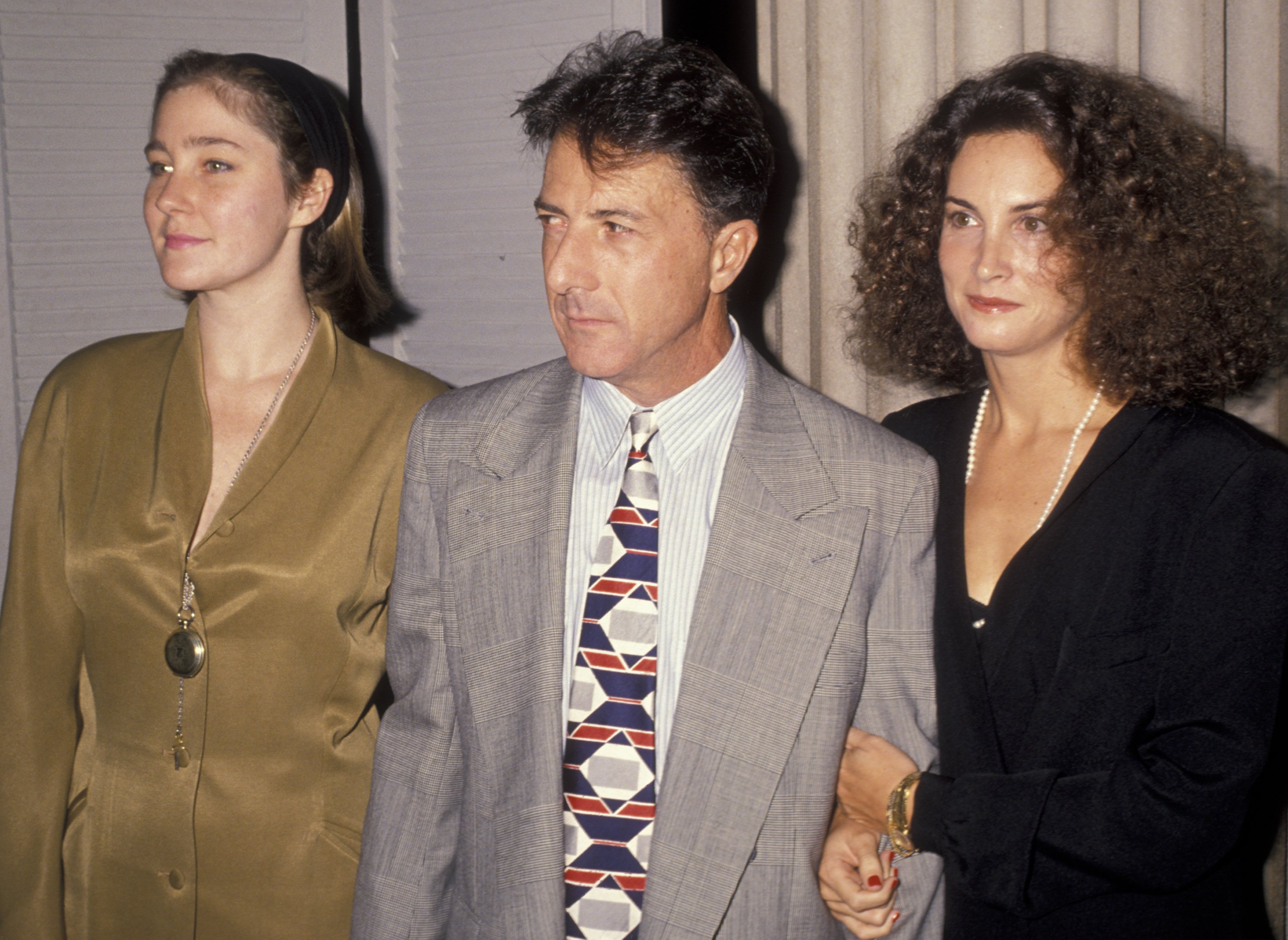 Dustin Hoffman, wife Lisa Hoffman and daughter Karina Hoffman attend the premiere of "Avalon" on September 27, 1990 at the Metropolitan Museum of Art in New York City | Source: Getty Images