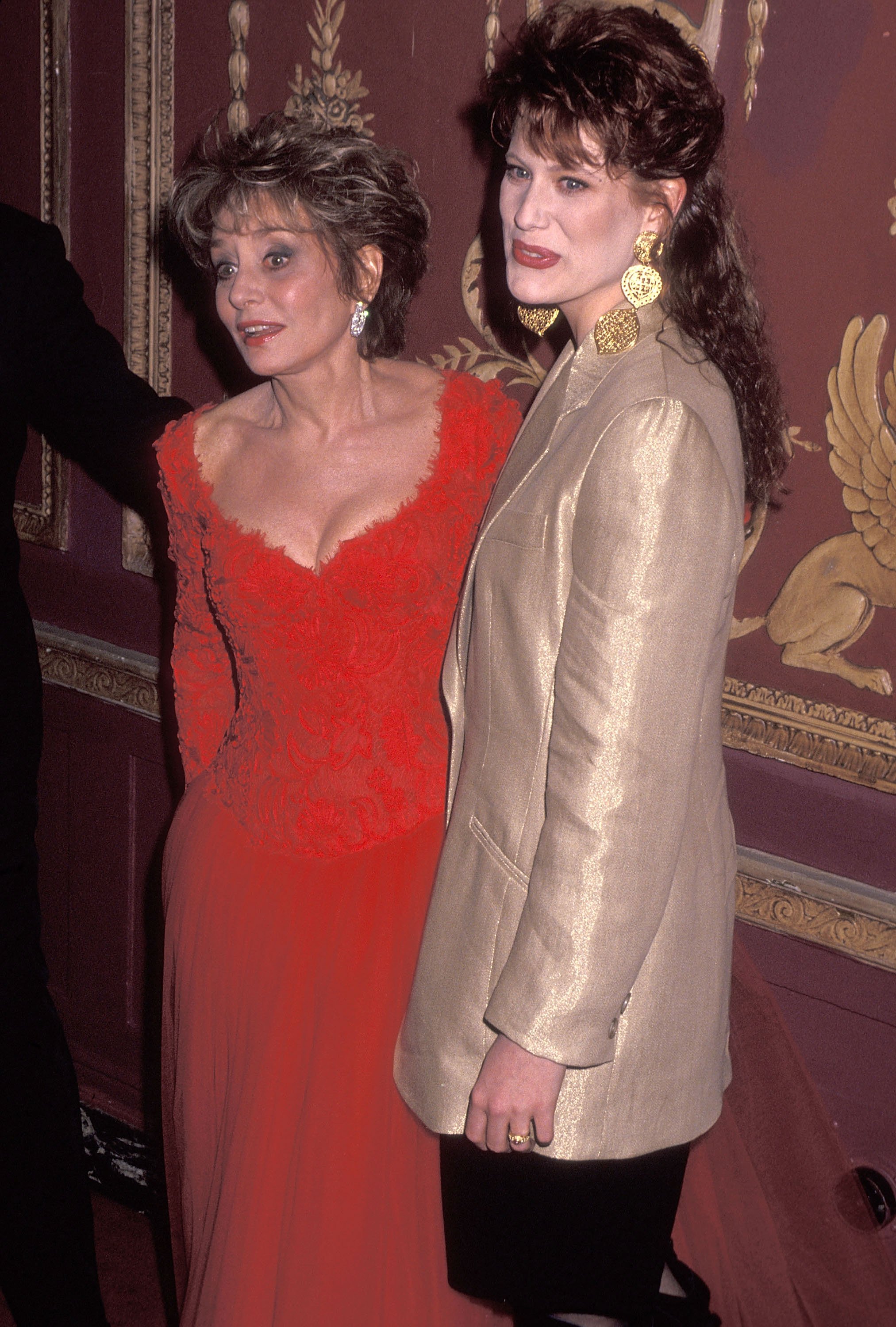 Barbara Walters and Jacqueline Guber on March 19, 1992 at the Waldorf-Astoria Hotel in New York City | Source: Getty Images