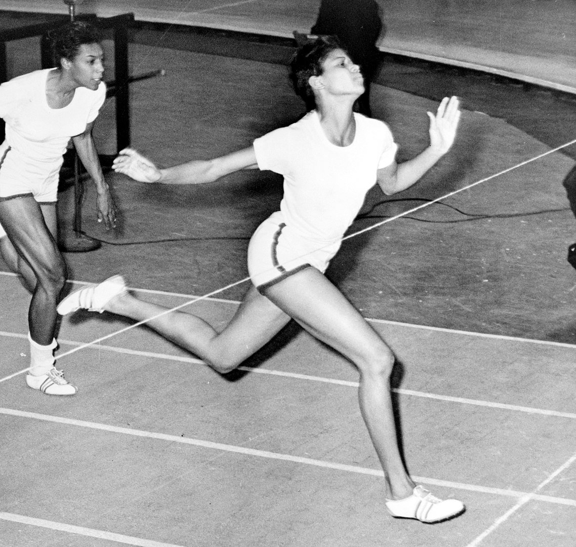 Wilma Rudolph at the finish line during the 50-yard dash at the track meet in Madison Square Garden in 1961 | Photo: Wikimedia Commons Images, Public Domain, 