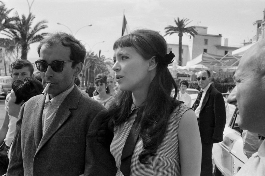 Jean-Luc Godard et Anna Karina lors du Festival de Cannes le 14 mai 1963, France. | Photo : Getty Images