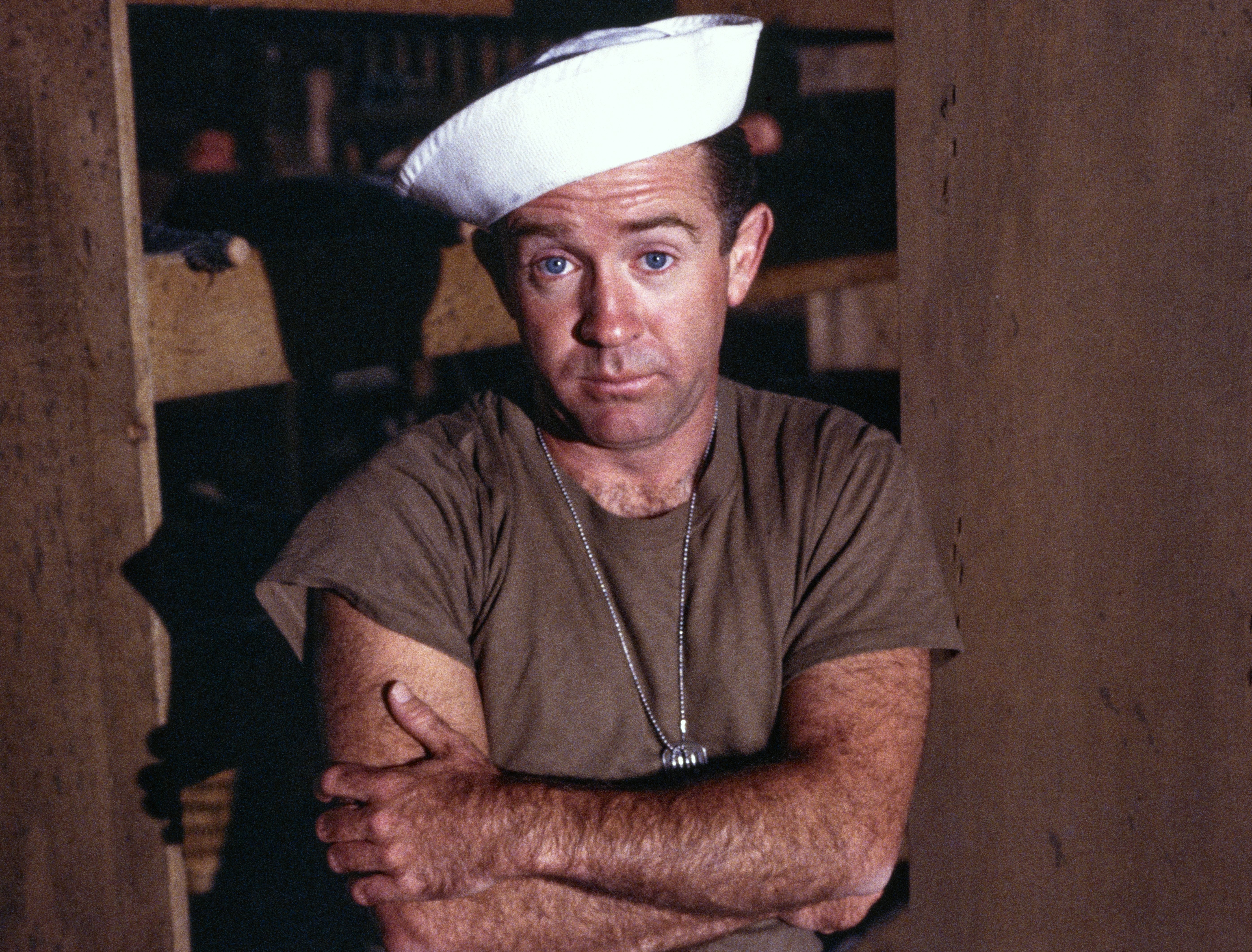 Leslie Jordan on the set of "The Road Raiders" in Los Angeles on April 25, 1989 | Source: Getty Images