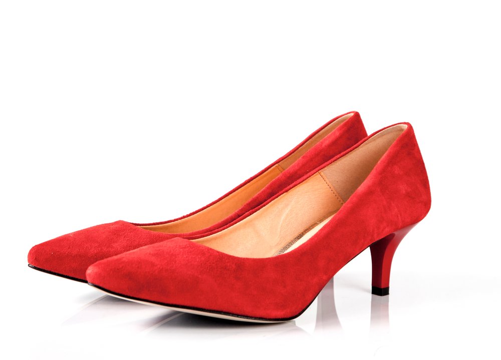 Kitten heels de couleur rouge / Source : Shutterstock Kitten heels de couleur rouge / Source : Shutterstock