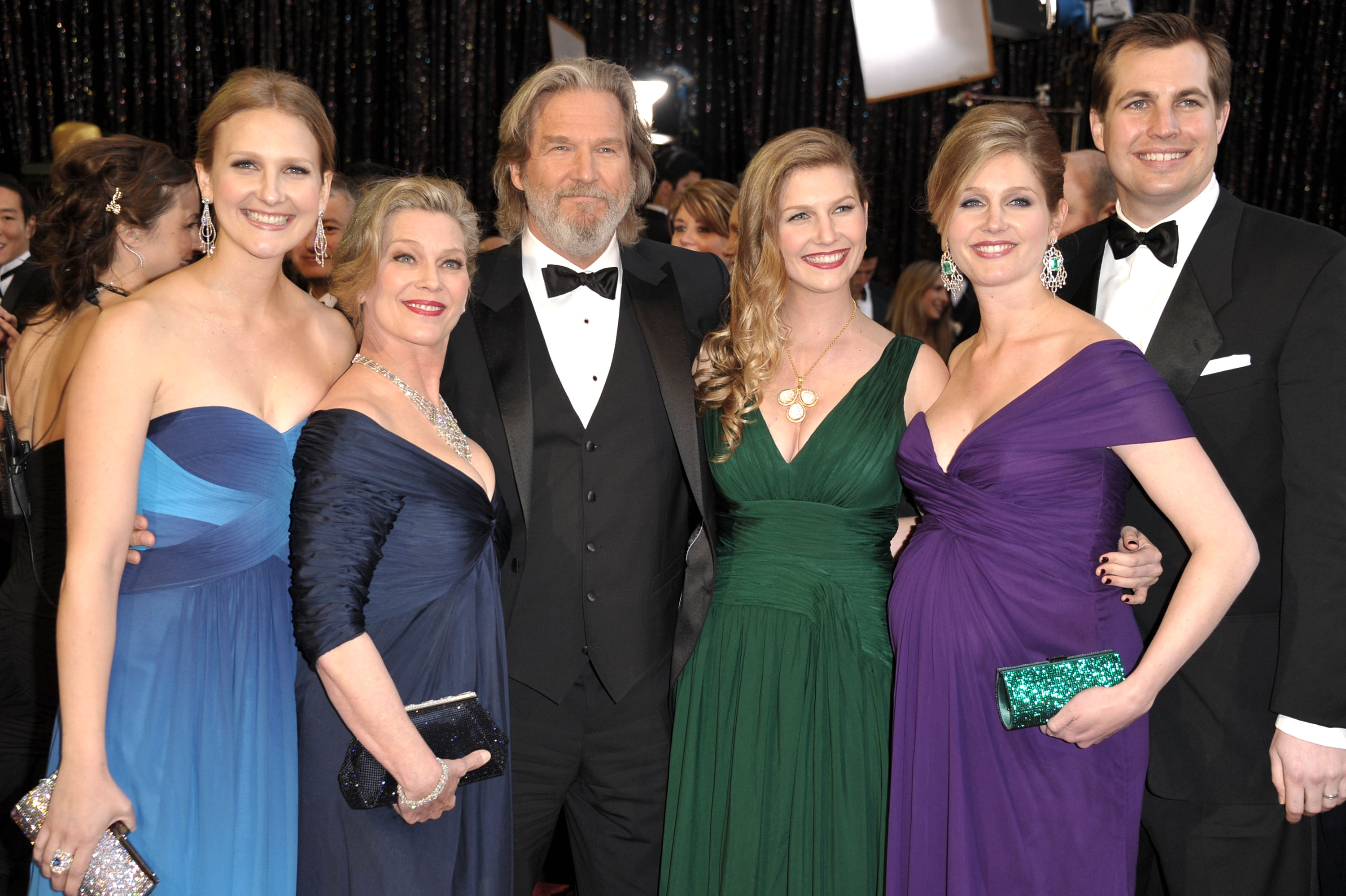 Jeff Bridges (C), wife Susan Bridges (2nd L) and family arrive at the 83rd Annual Academy Awards held at the Kodak Theatre on February 27, 2011 in Hollywood, California | Source: Getty Images