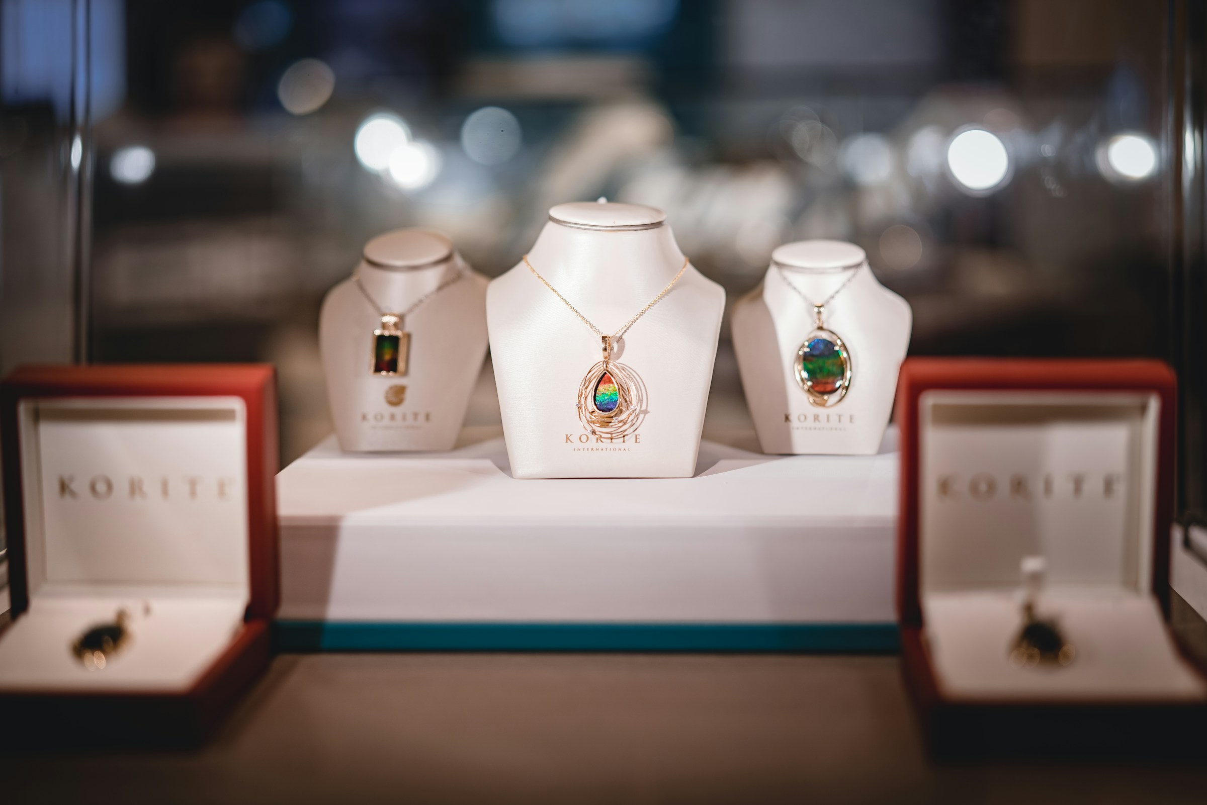 A display at a jewelry store | Source: Unsplash