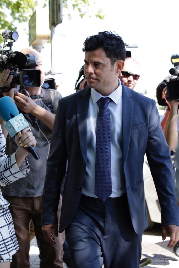 Javier Sanchez Santos en route pour le tribunal. | Photo : Getty Images Javier Sanchez Santos en route pour le tribunal. | Photo : Getty Images