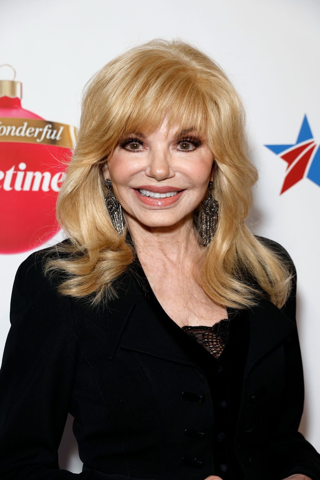 Loni Anderson, at the Stars From "It's A Wonderful Lifetime" Honor Blue Star Families Military Spouses, Who Will Receive The Gift Of A Lifetime event on November 28, 2023, in Beverly Hills, California. | Source: Getty Images