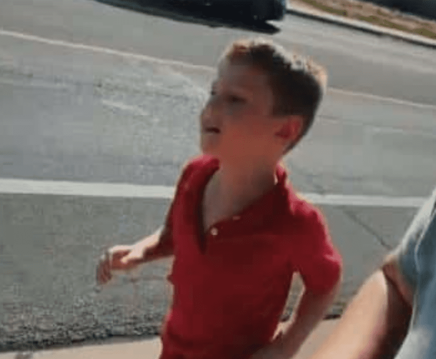 5-year-old boy running in 104-degree heat. | Source: tiktok.com/kat.rodriguez13