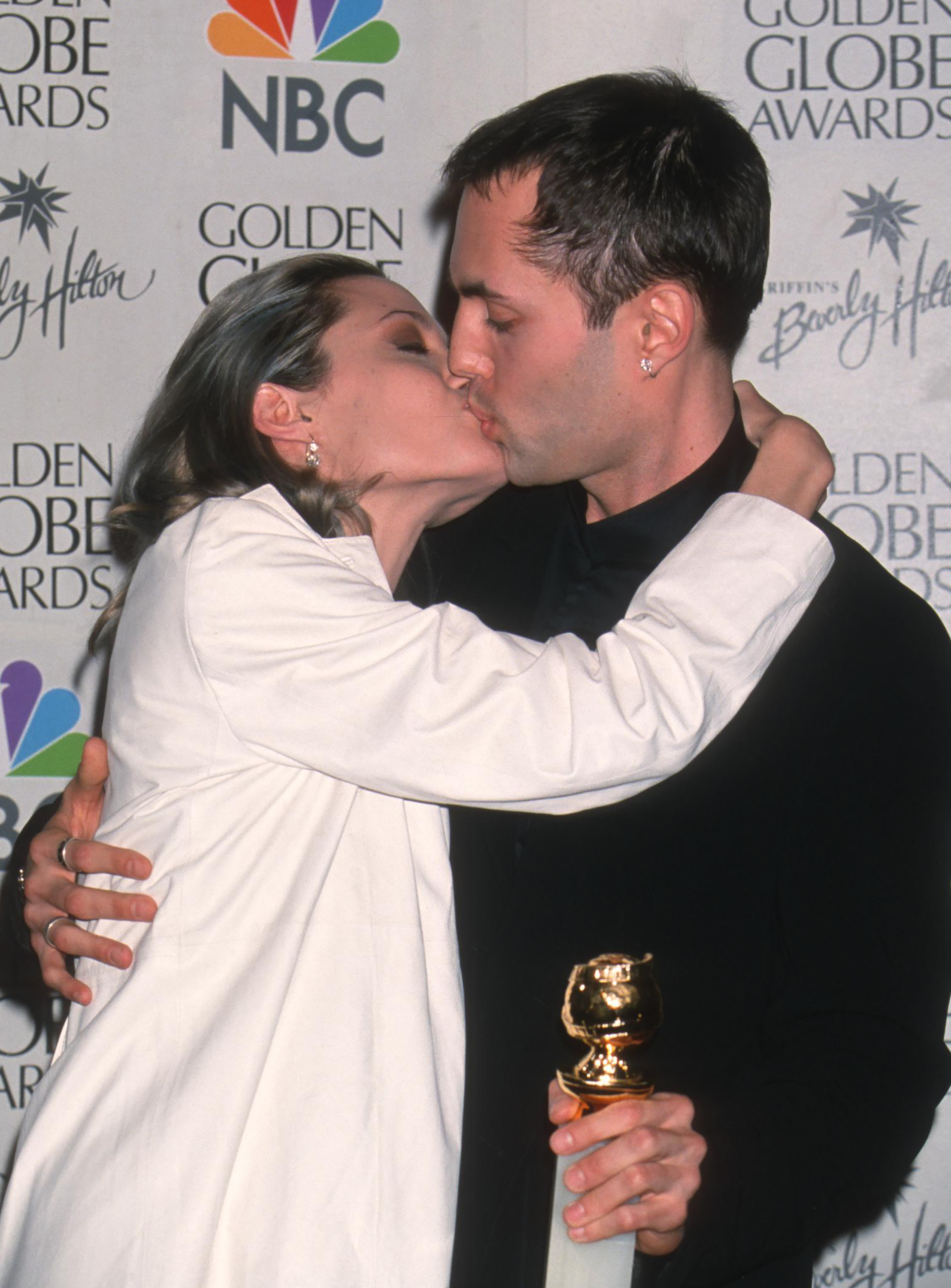 Angelina Jolie and James Haven kissing at the 57th annual Golden Globe Awards on January 24, 2000, in Beverly Hills, California. | Source: Getty Images