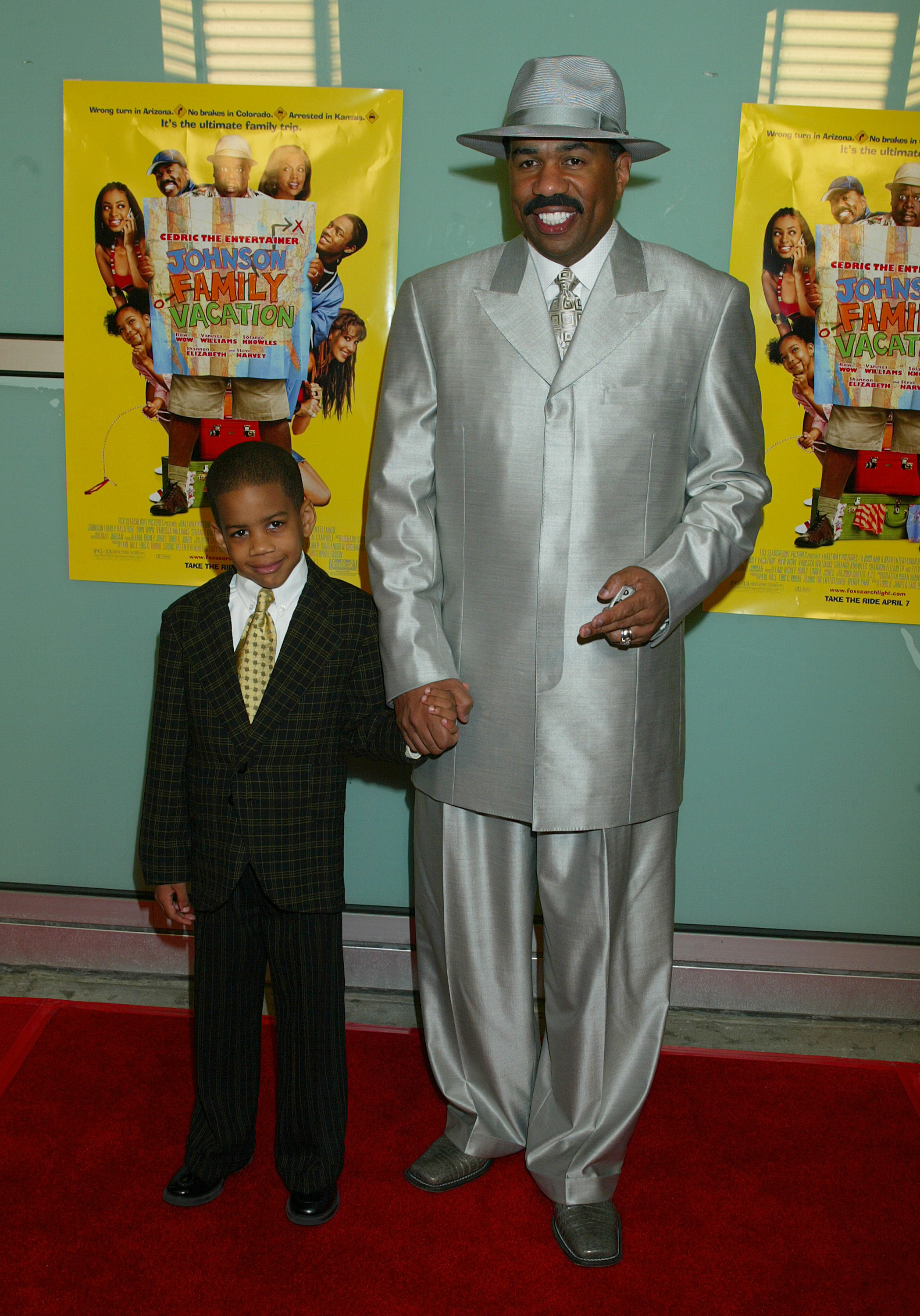 Steve Harvey and Wynton Harvey on the set of “Johnson Family Vacation,” in Los Angeles, California on May 31, 2004 | Source: Getty Images