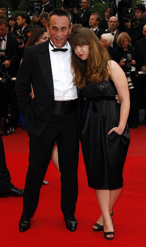 Thierry Ardisson et sa fille assistent à la première de "Bright Star" au Grand Théâtre Lumière lors de la 62e édition du Festival de Cannes, le 15 mai 2009 à Cannes, France. | Photo : Getty Images