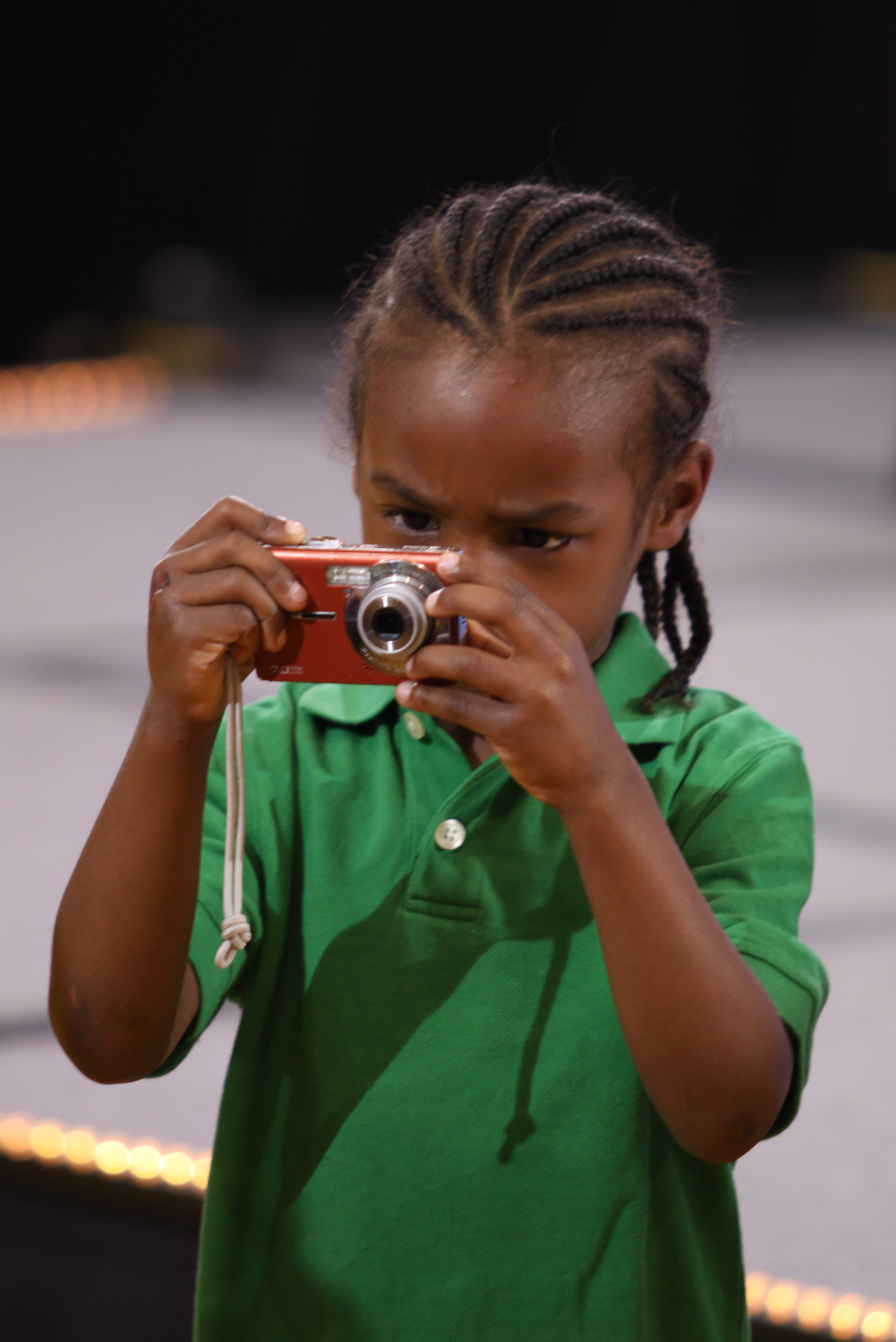 Bronny James takes photos of the crowd gathered for his dad, LeBron James on May 4, 2009 | Source: Getty Images