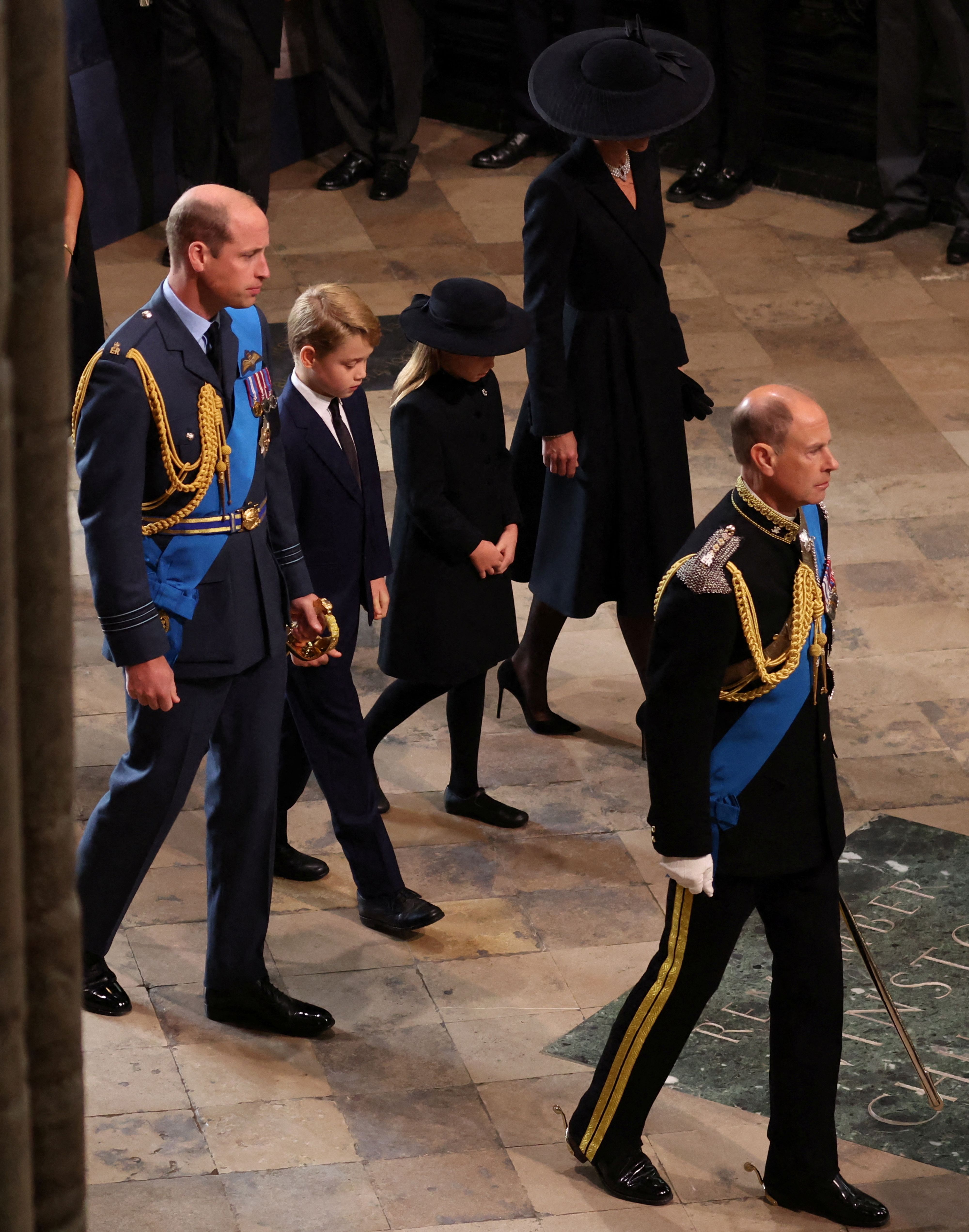 El príncipe William, el príncipe George, la princesa Charlotte, Kate y el príncipe Edward llegan a la Abadía de Westminster en Londres el 19 de septiembre de 2022 | Foto: Getty Images