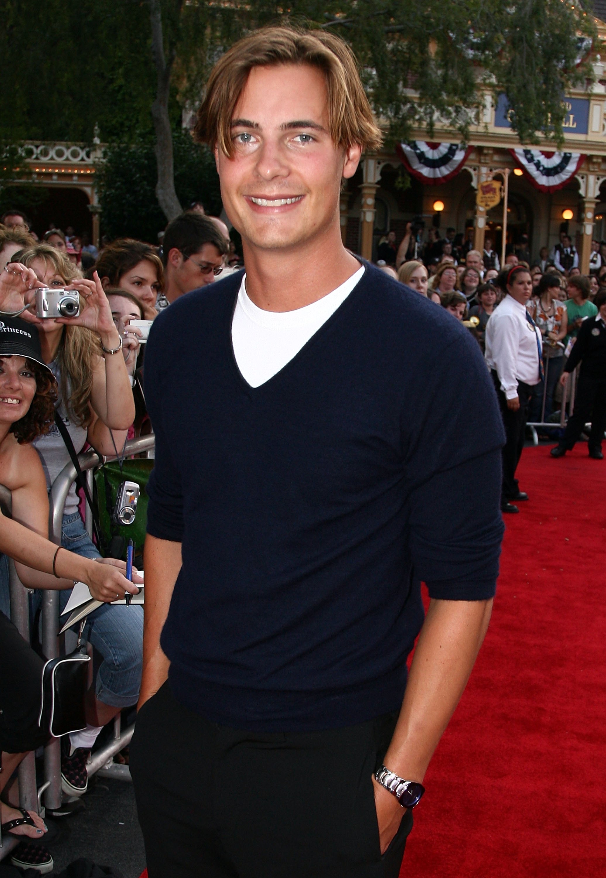 The former teen icon arrives at the world premiere of "Pirates of the Caribbean 2: Dead Man's Chest" on June 24, 2006 | Source: Getty Images