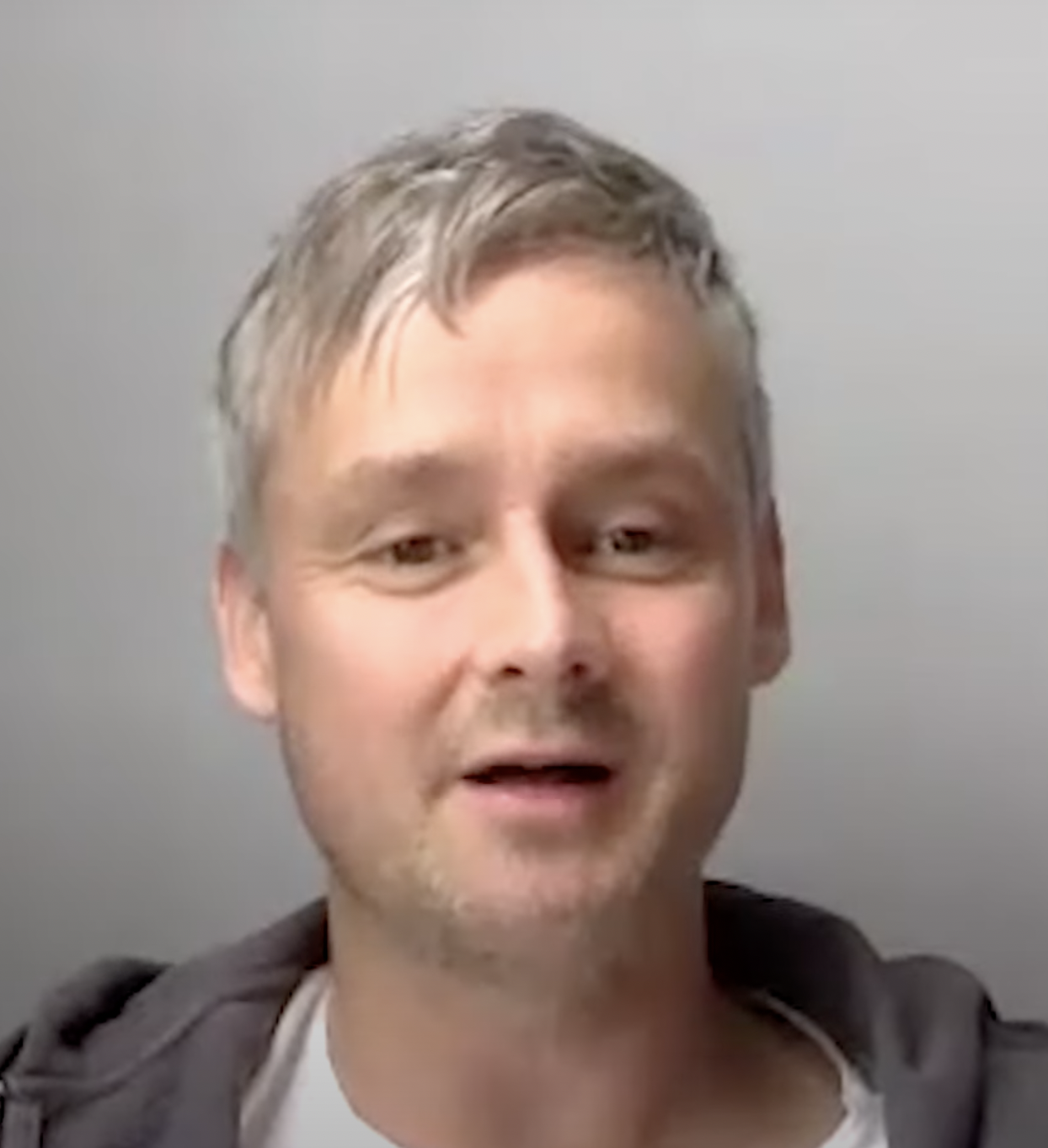 The famous singer from a video dated September 4, 2024. | Source: YouTube/GPB