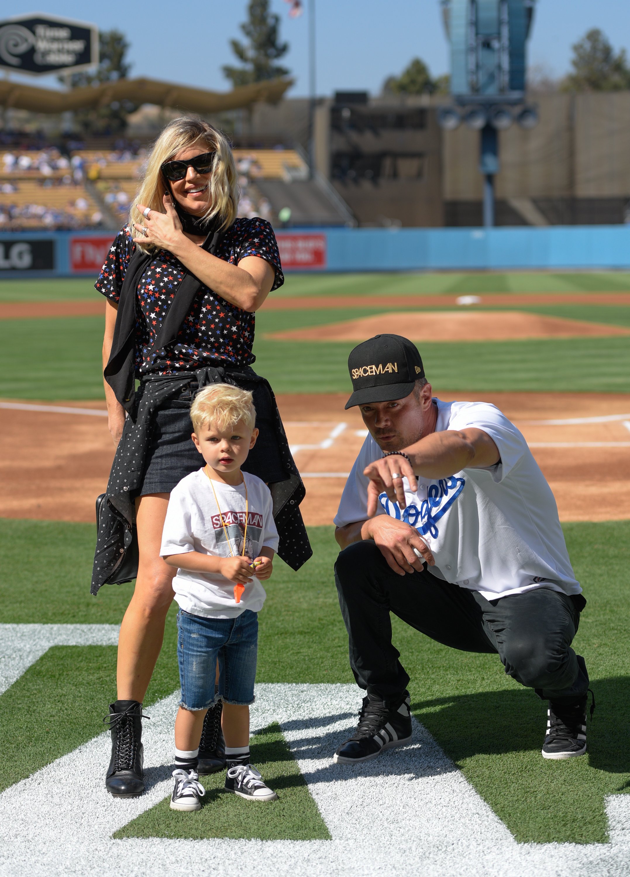 Fergie, Axl Jack Duhamel, and Josh Duhamel at the baseball game between the Boston Red Sox and Los Angeles Dodgers on August 7, 2016 | Source: Getty Images