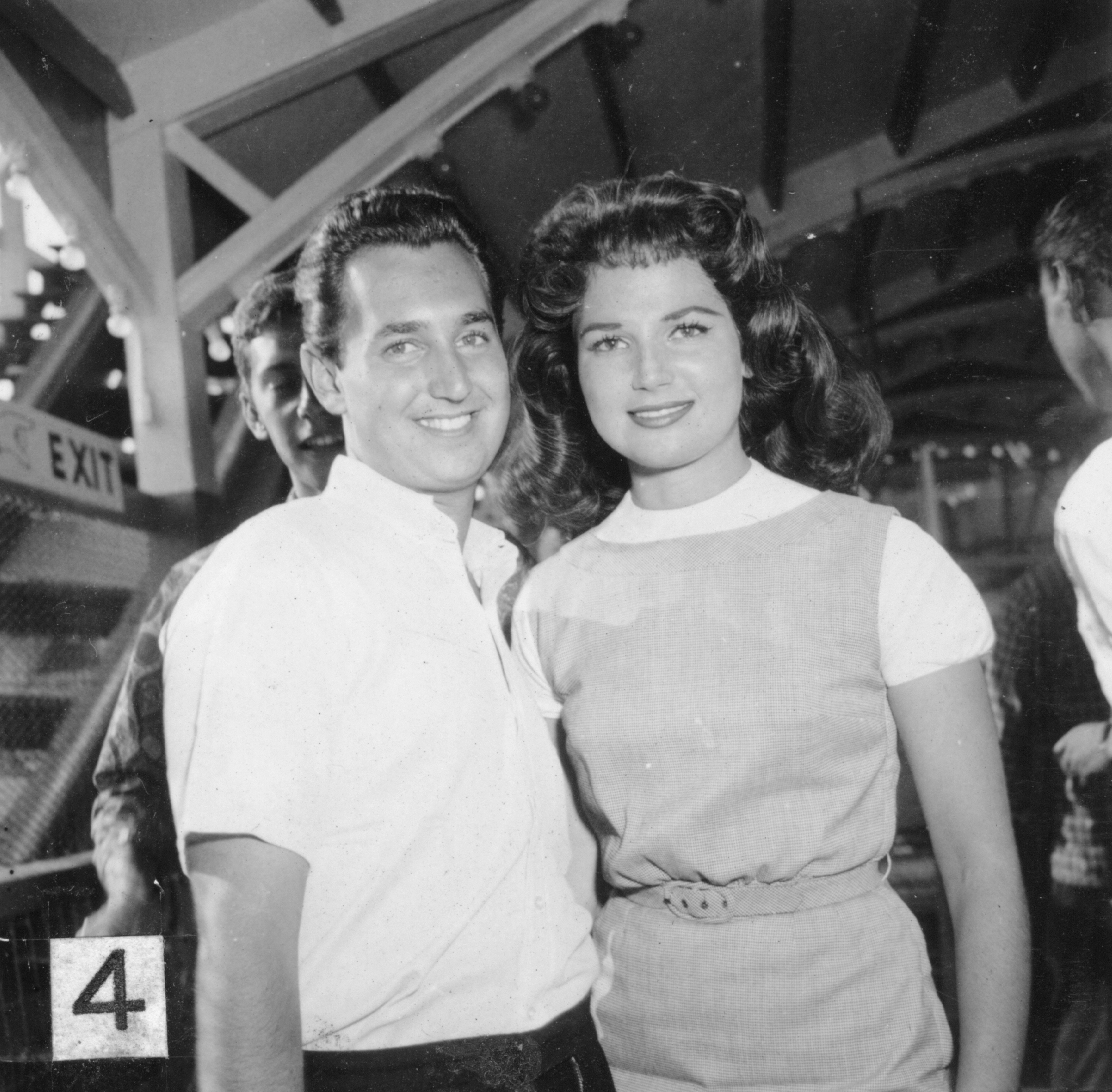 Neil Sedaka and Leba Strassberg on a romantic date at Coney Island in New York, 1959 | Source: Getty Images