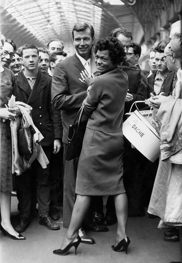 Eartha Kitt and husband Bill McDonald on August 30, 1960. | Photo: Getty Images