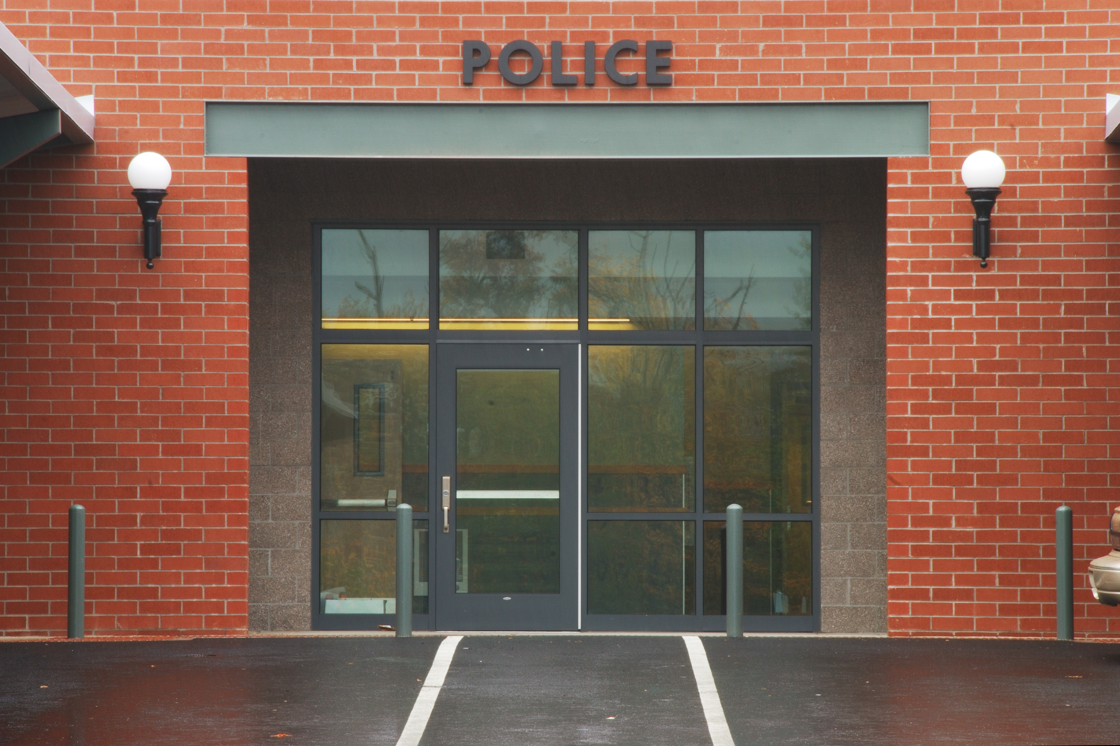 Roseburg Police Department entrance into the new Public Safety Center in Roseburg Oregon | Source: Shutterstock