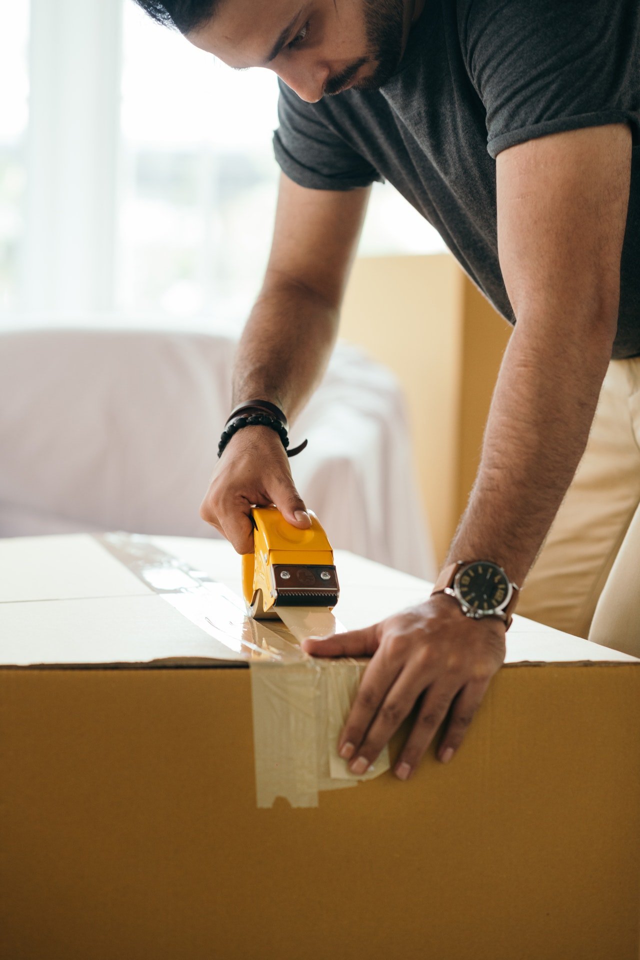 Sean and Anne were getting rid of everything to sell the house. | Source: Pexels