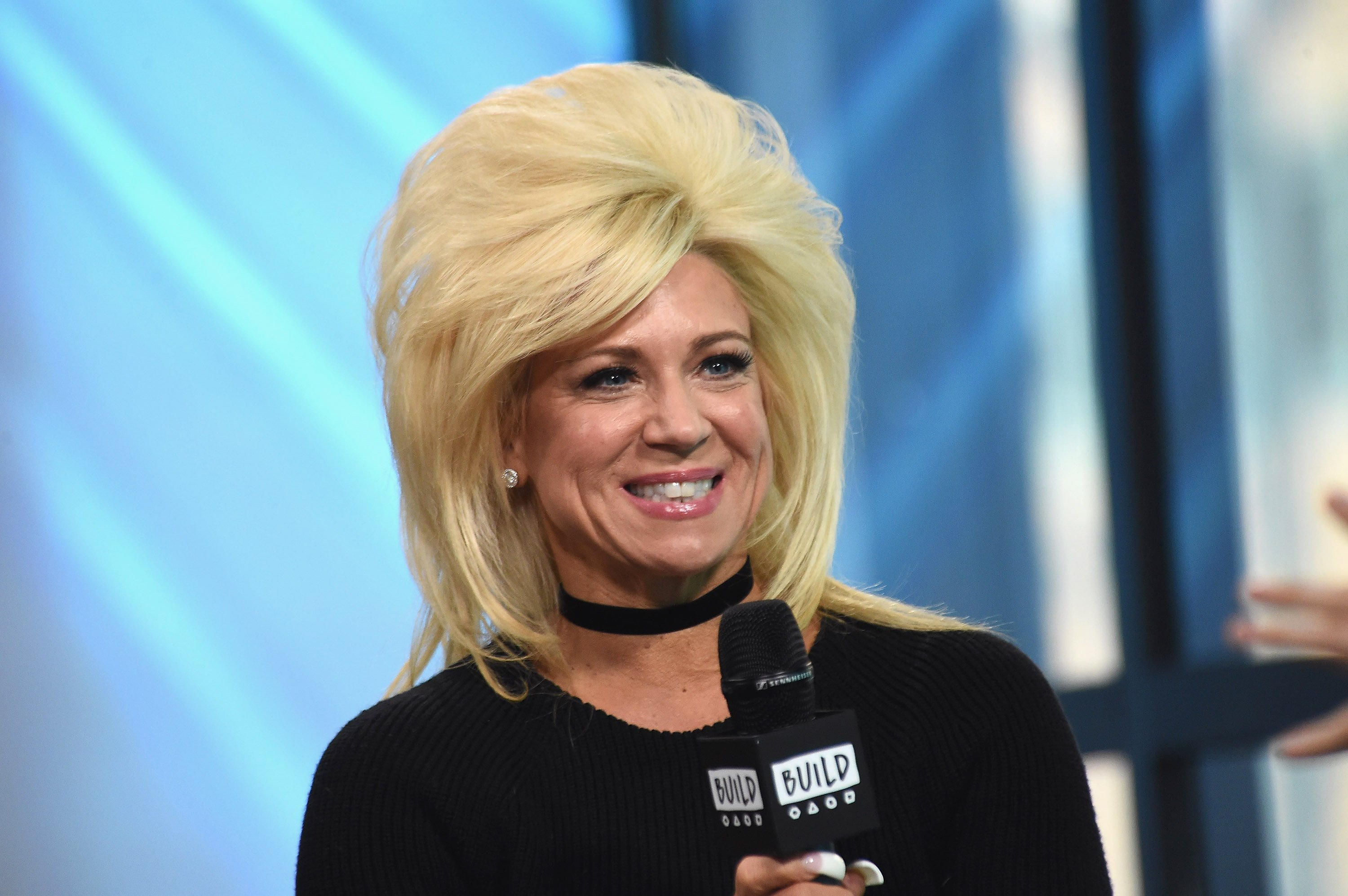 Theresa Caputo attendst he Build Series to talk about her show in New York City on March 16, 2017 | Photo: Getty Images