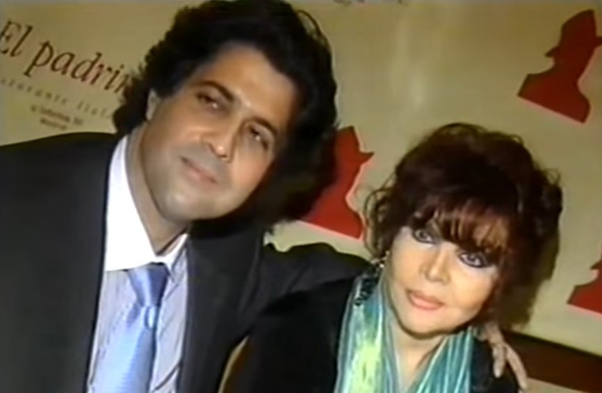 Sara Montiel junto a Tony Hernández. | Foto: YouTube/SuperStanila Sara Montiel junto a Tony Hernández. | Foto: YouTube/SuperStanila