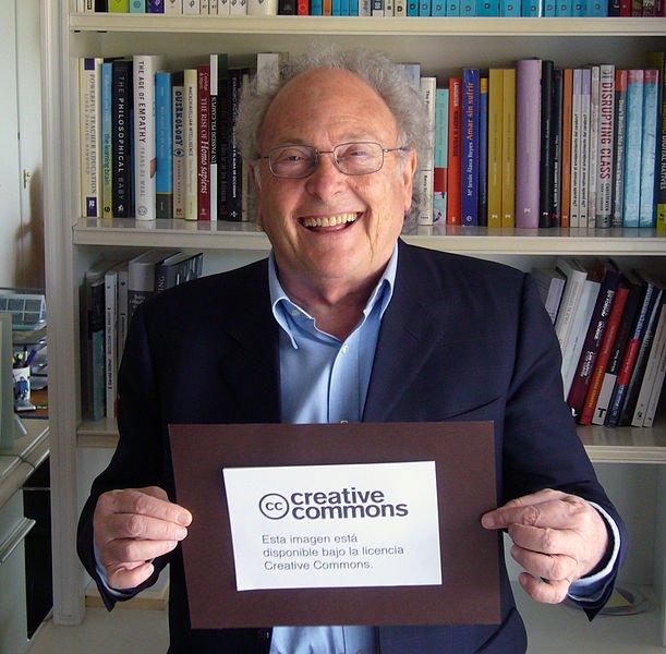 El divulgador científico Eduard Punset posa en el despacho de la oficina de su productora. | Imagen: Wikipedia El divulgador científico Eduard Punset posa en el despacho de la oficina de su productora. | Imagen: Wikipedia