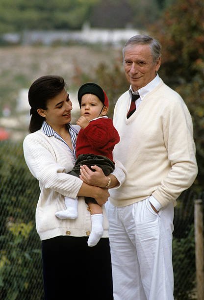Yves Montand, sa femme Carole Amiel et leur fils Valentin | Photo : Getty Images