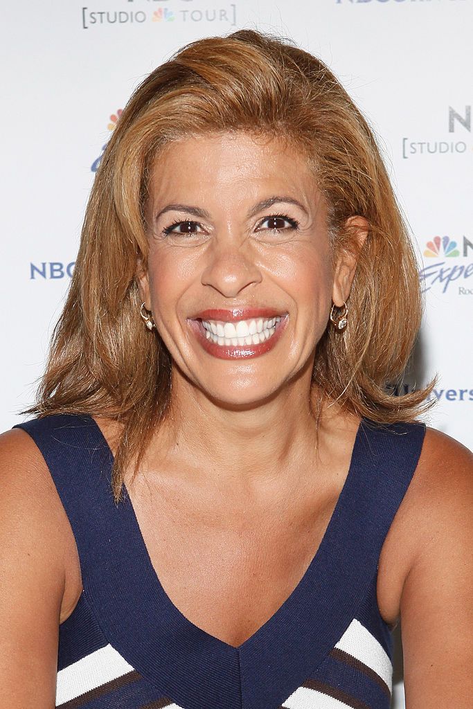 Hoda Kotb promotes "Hoda: How I Survived War Zones, Bad Hair, Cancer, and Kathie Lee"| Photo: Getty Images