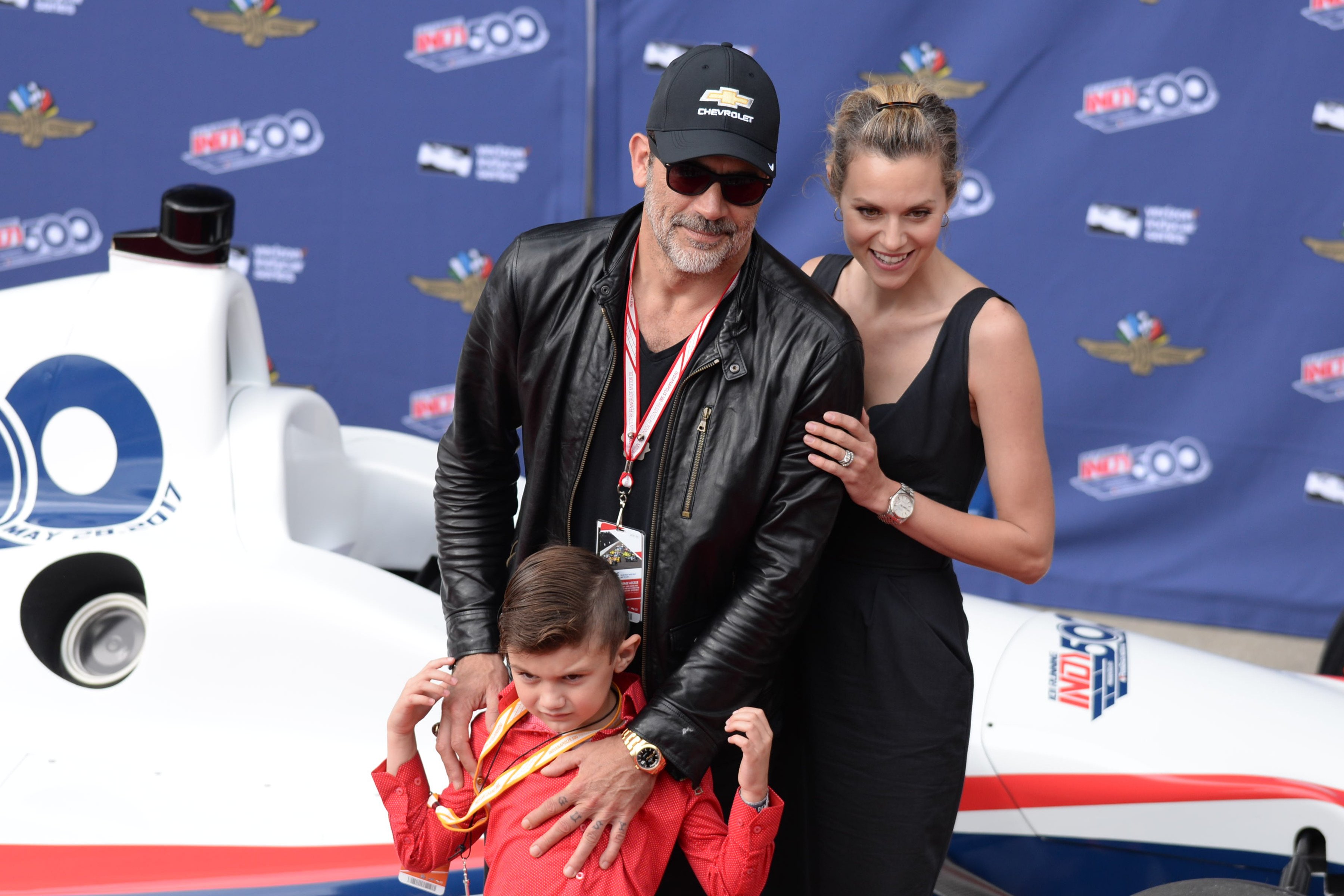 Jeffrey Dean Morgan, Hilarie Burton and son Augustus on May 28, 2017, at the Indianapolis Motor Speedway in Indianapolis, Indiana. | Source: Getty Images