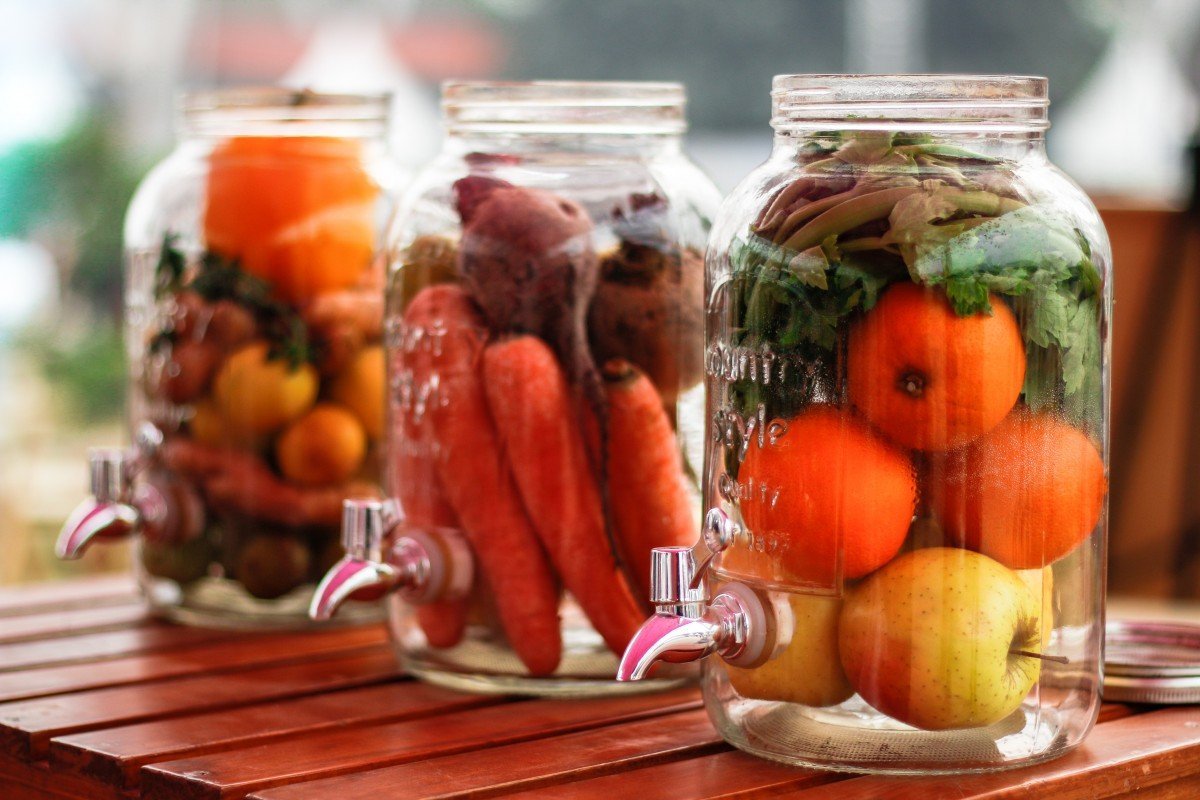 Fruta almacenada en envases de vidrio. | Imagen: PxHere Fruta almacenada en envases de vidrio. | Imagen: PxHere