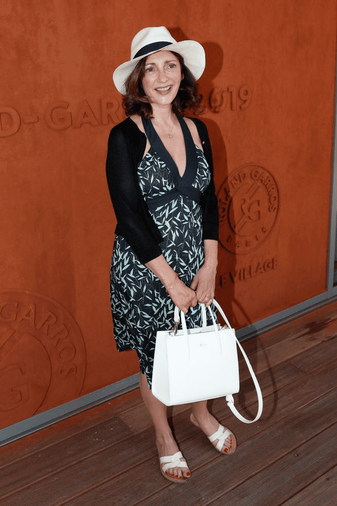L'actrice Valérie Karsenti assiste à la septième journée de Roland Garros le 1er juin 2019 à Paris, France. | Photo : Getty Images L'actrice Valérie Karsenti assiste à la septième journée de Roland Garros le 1er juin 2019 à Paris, France. | Photo : Getty Images
