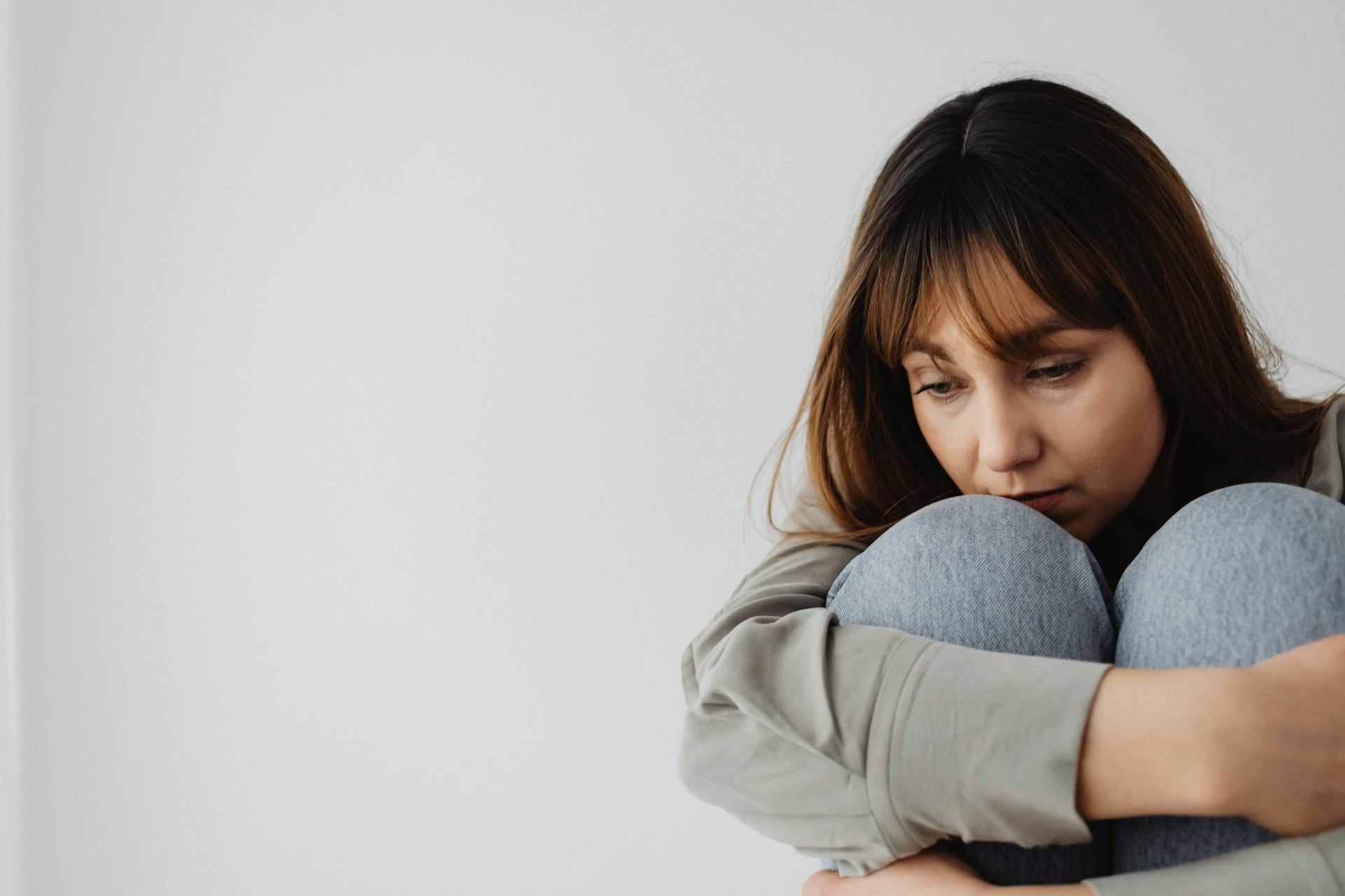 A lonely woman reflecting on her past | Source: Pexels