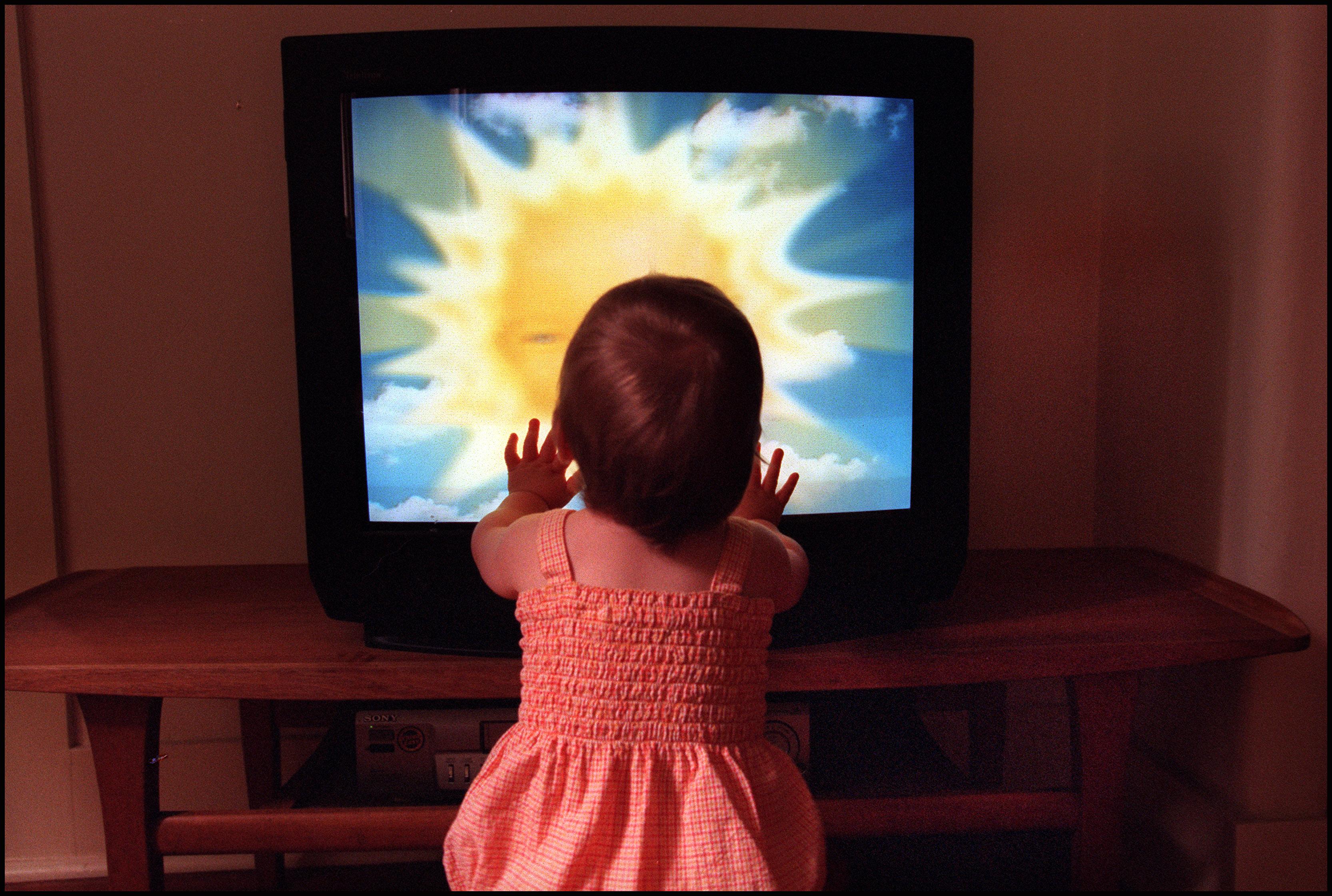 A baby watching "Teletubbies" on TV on December 28, 2001 | Source: Getty Images