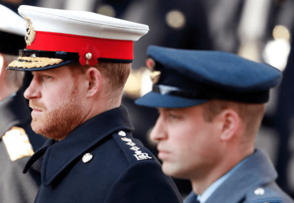 El príncipe Harry y el príncipe William participan en el servicio ceremonial para el servicio anual del Domingo del Recuerdo, el 10 de noviembre de 2019 en Londres, Inglaterra. | Foto: Getty Images