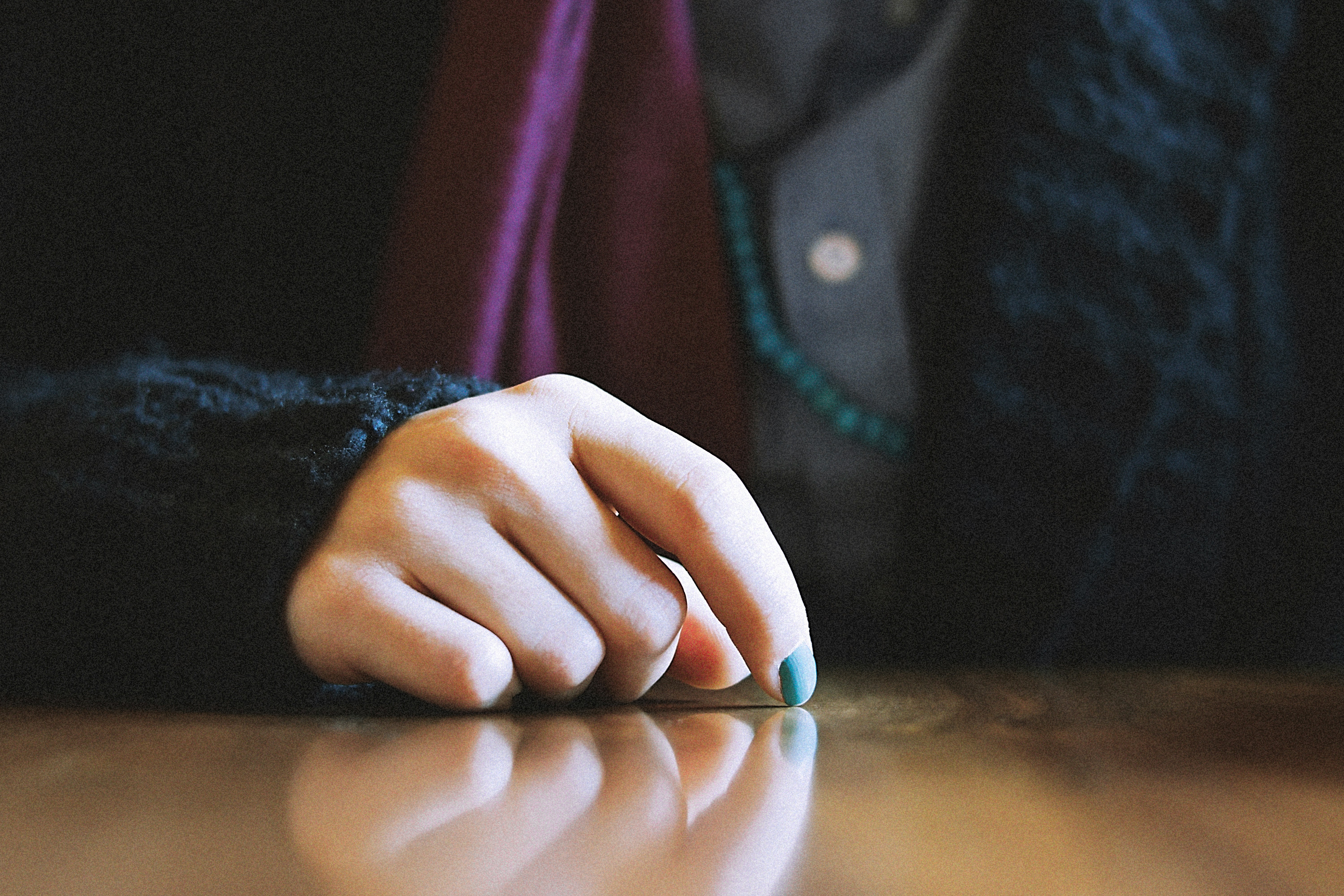 A woman's hand on a table | Source: Unsplash