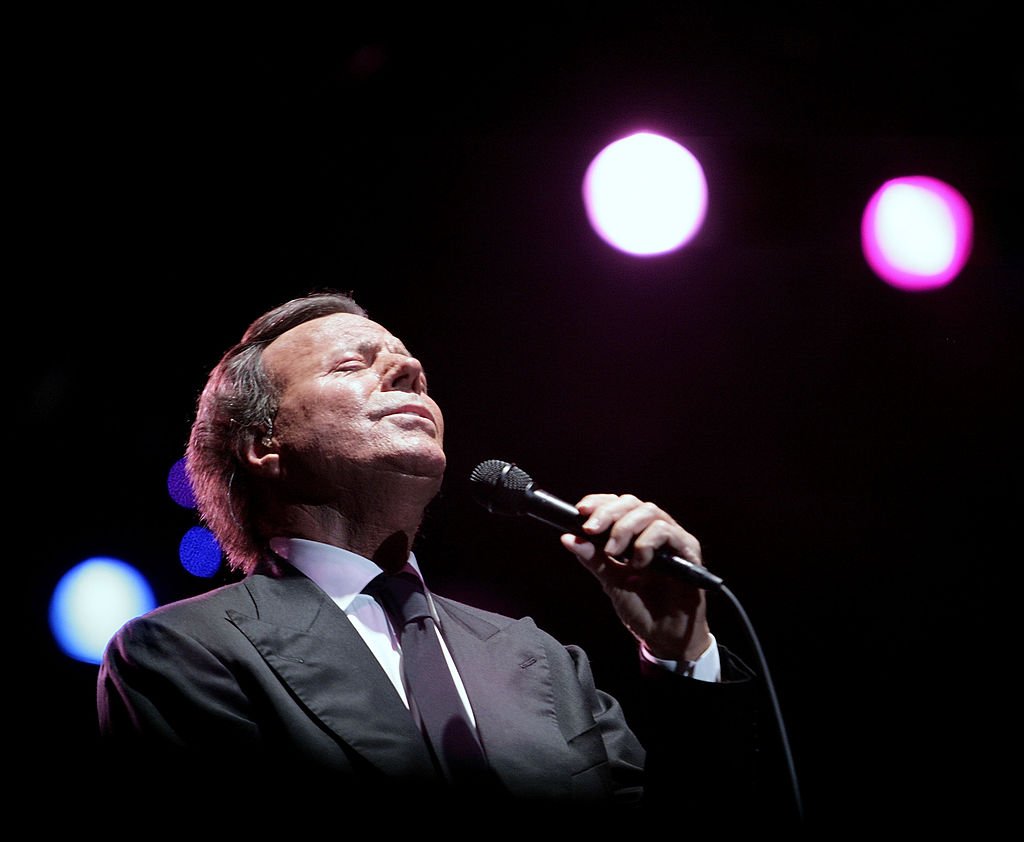 Julio Iglesias se presenta en concierto en el Infinite Energy Center el 06 de diciembre de 2019 en Duluth, Georgia. I Foto: Getty Images