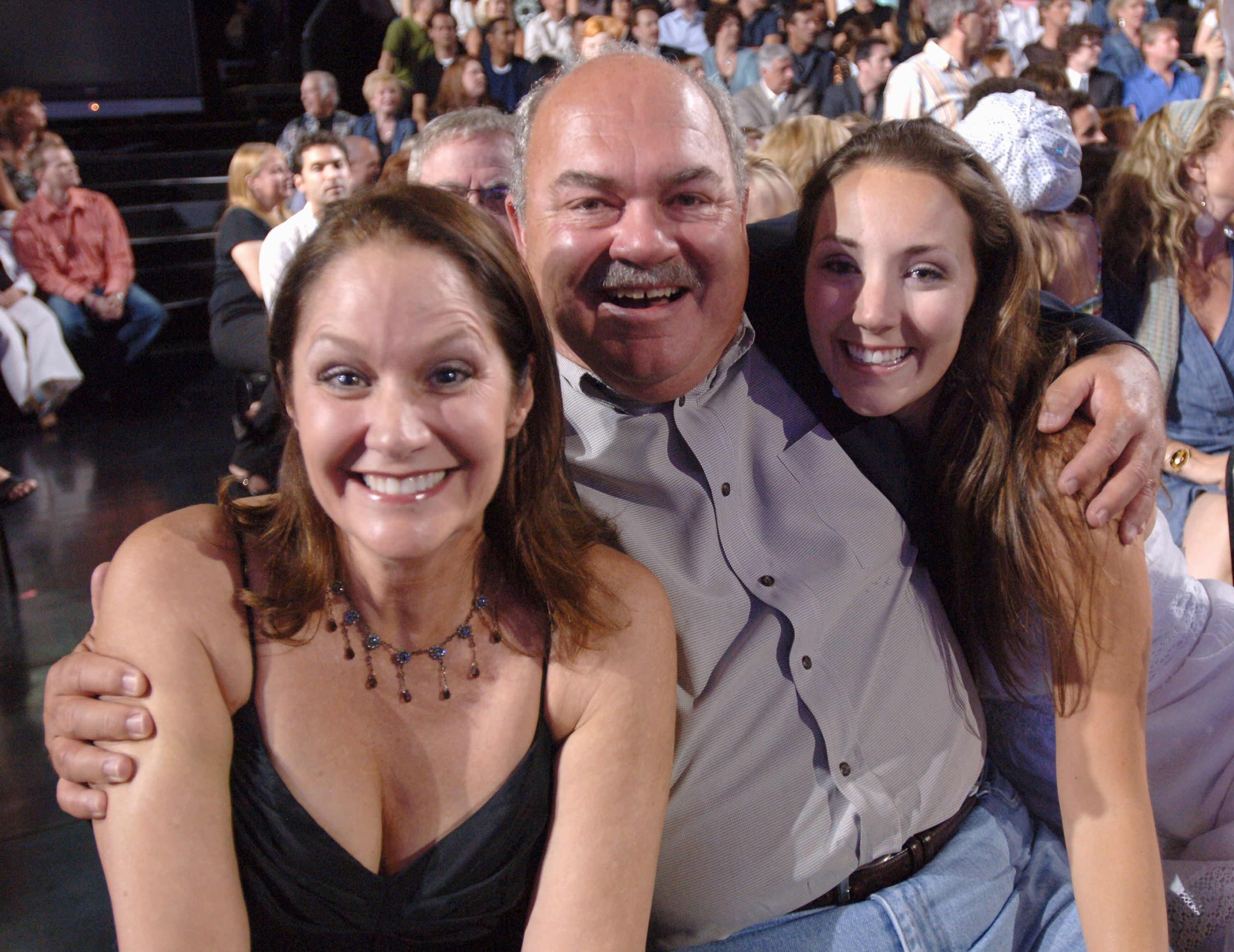 Patricia McPhee, Daniel McPhee and Adriana McPhee on "American Idol" on May 16, 2006. | Source: Getty Images