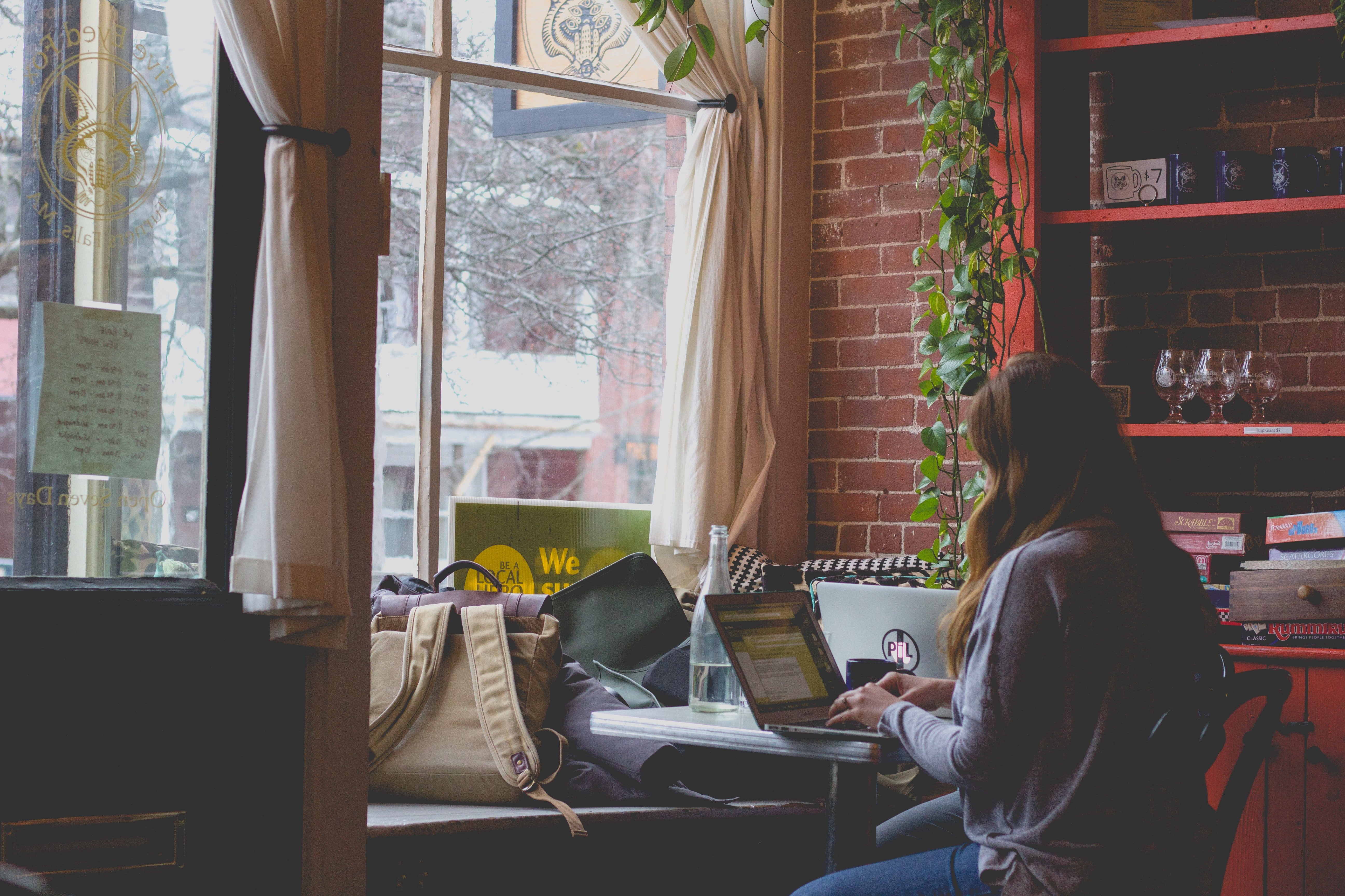 Sandra was very lonely when she arrived in Seattle. | Source: Unsplash