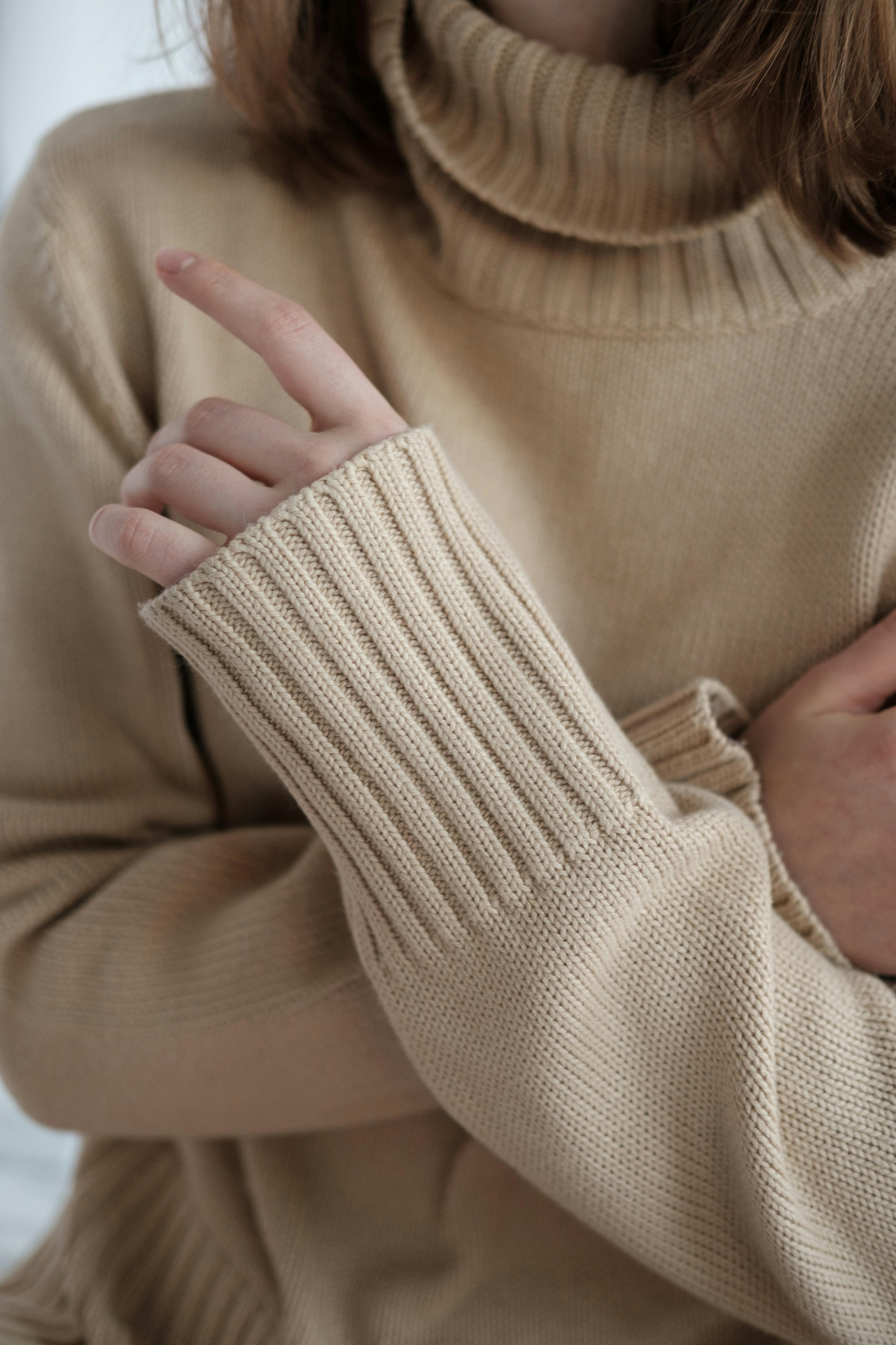 A soft beige sweater | Source: Pexels