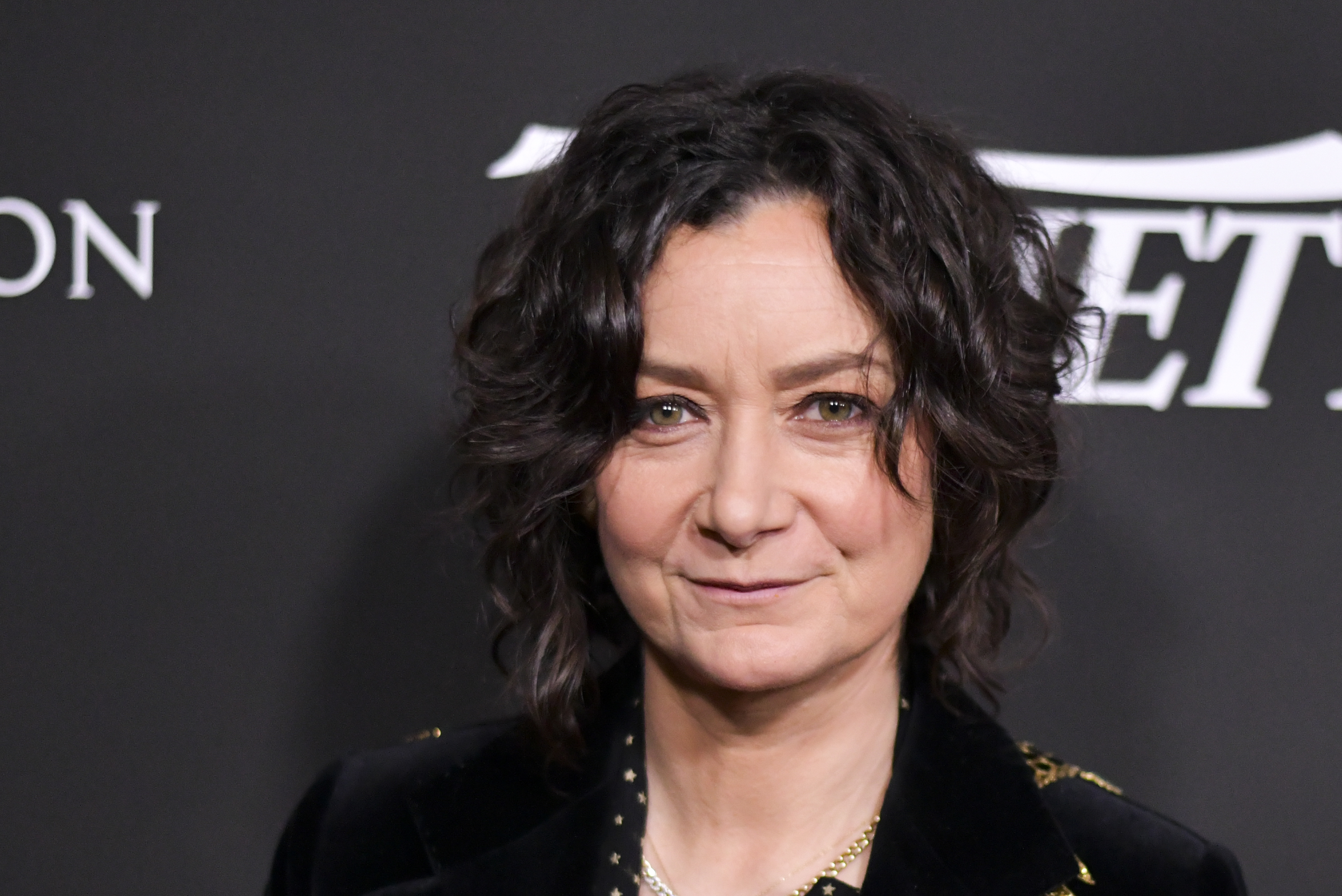 Sara Gilbert attends Sean Penn, Bryan Lourd, and Vivi Nevo Host 10th Anniversary Gala Benefiting CORE at Wiltern Theater on January 15, 2020, in Los Angeles, California. | Source: Getty Images
