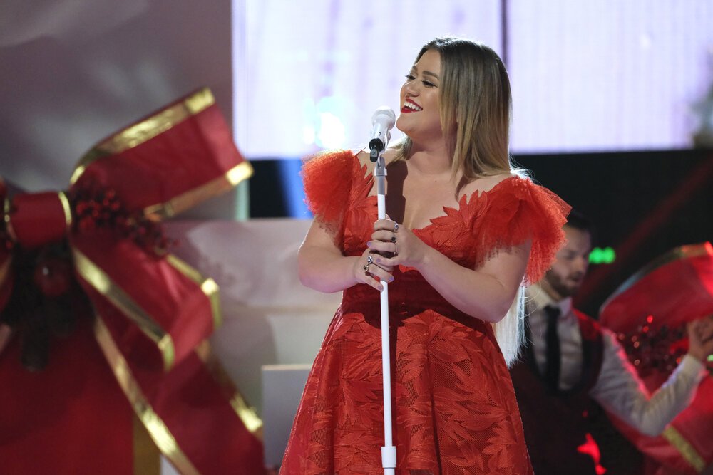 Kelly Clarkson presenting the Live Top 9 Results on "The Voice" on December 2019. | Image: Getty Images.