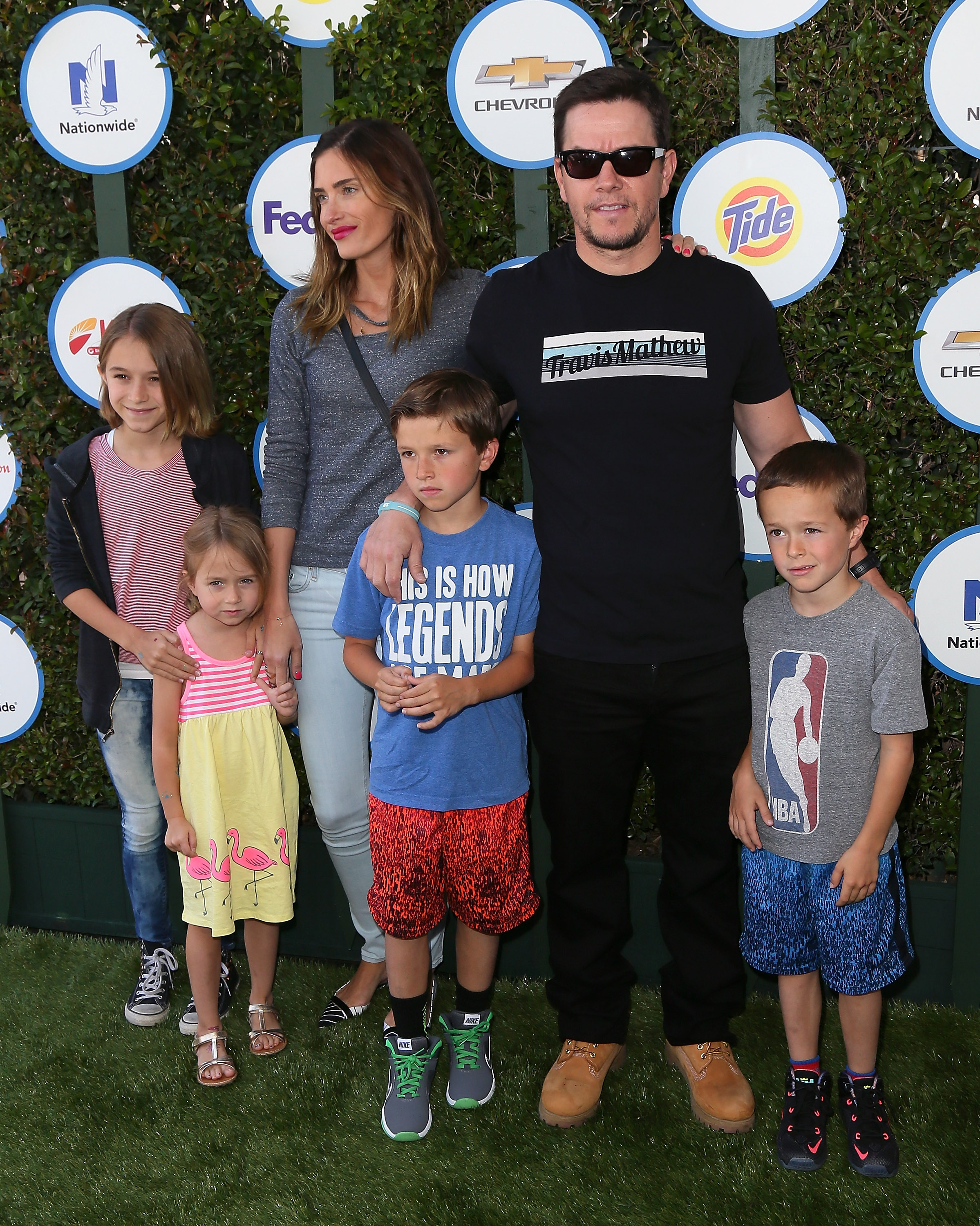 Mark Wahlberg, Rhea Durham and children on April 26, 2015 in West Hollywood, California | Source: Getty Images