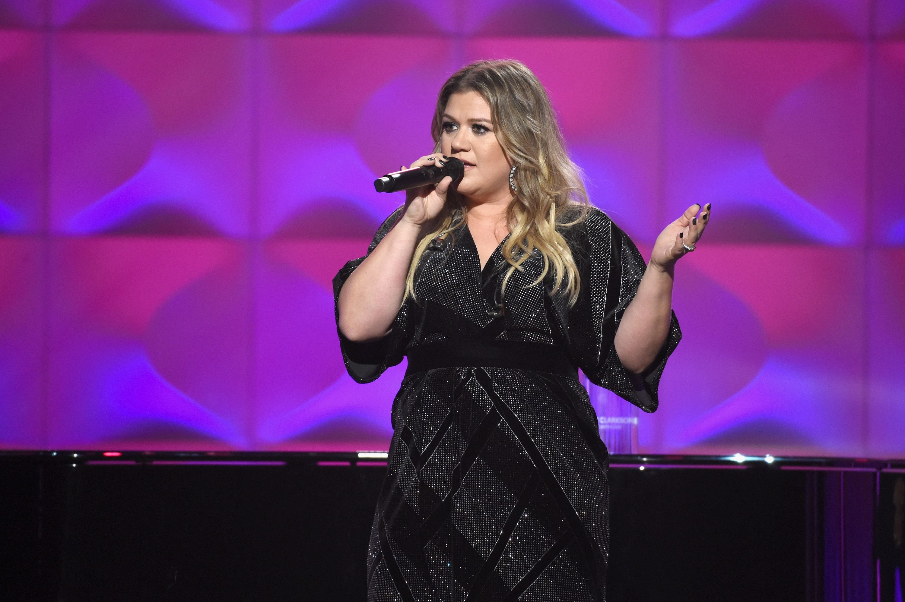   Kelly Clarkson during the Billboard Women In Music 2017 at The Ray Dolby Ballroom at Hollywood & Highland Center on November 30, 2017 in Hollywood, California. | Source: Getty Images