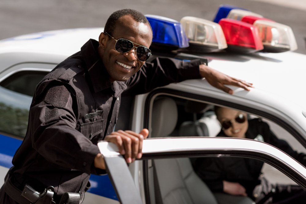 Smiling police officer | Photo: Shutterstock