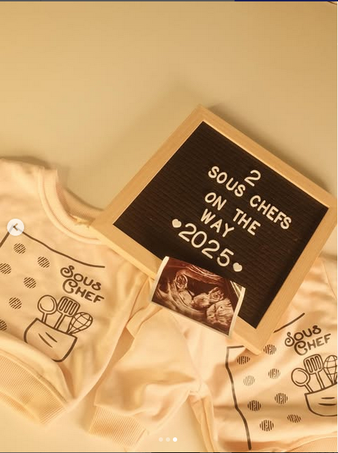 A pregnancy announcement board, from a post dated June 25, 2025 | Source: Instagram/tiniyounger