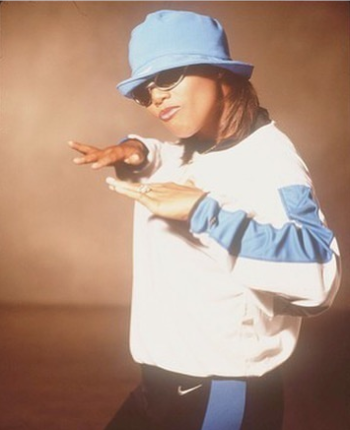 The rapper and actress strikes a pose before becoming one of hip-hop’s most recognizable stars | Source: Instagram/queenlatifah