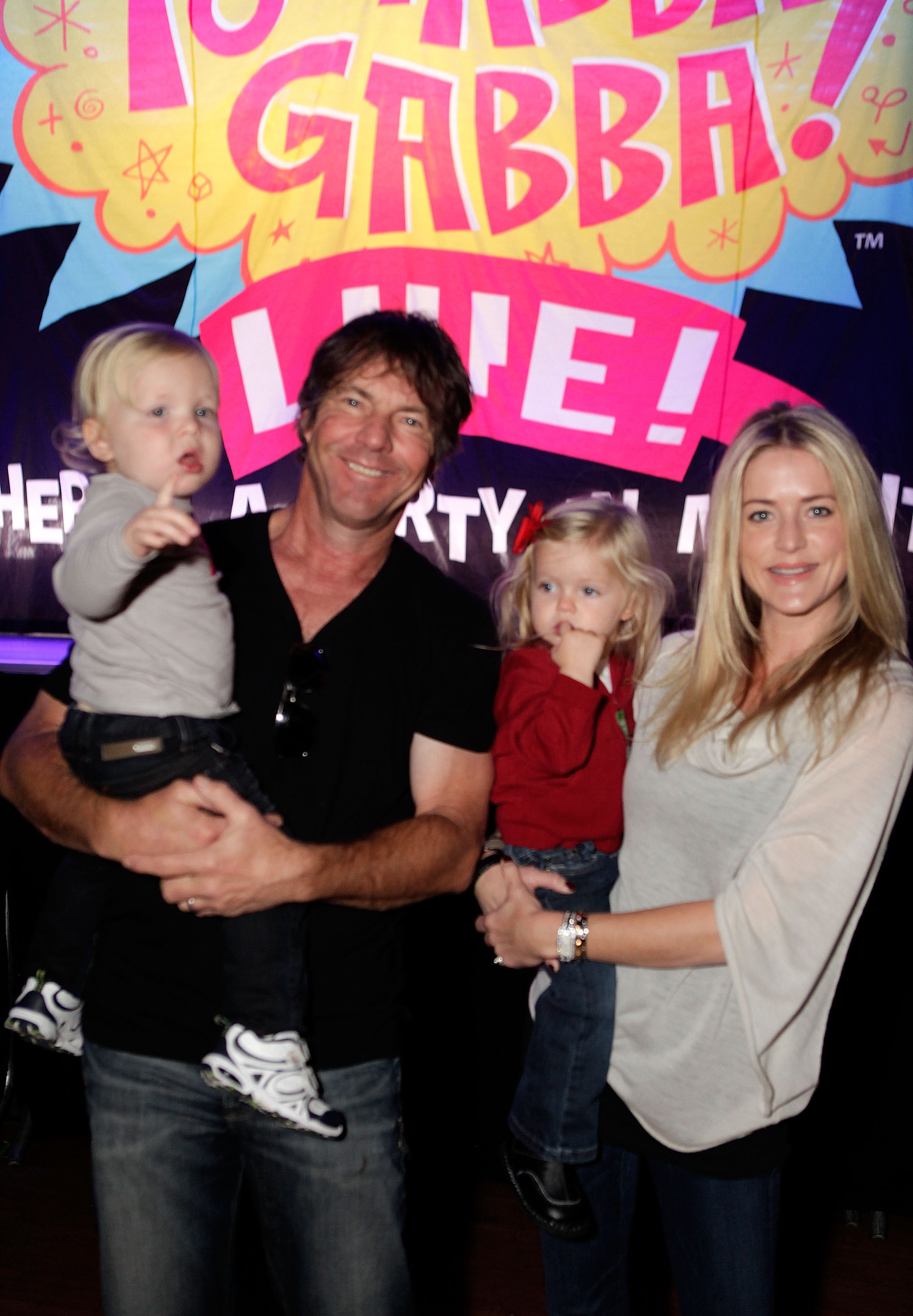 Thomas, Dennis, Zoe and Kimberly Quaid at the Yo Gabba Gabba! : "There's A Party In My City" live performance in California 2009 | Source: Getty Images
