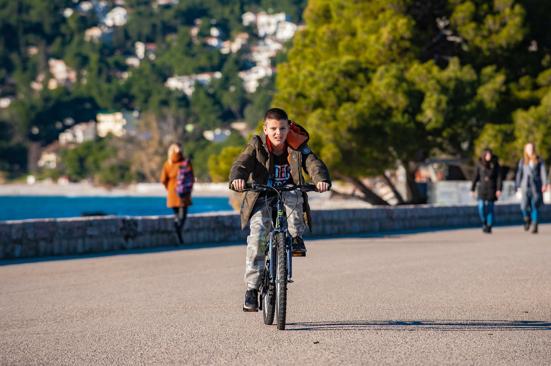 A boy riding a bicycle | Source: Pexels