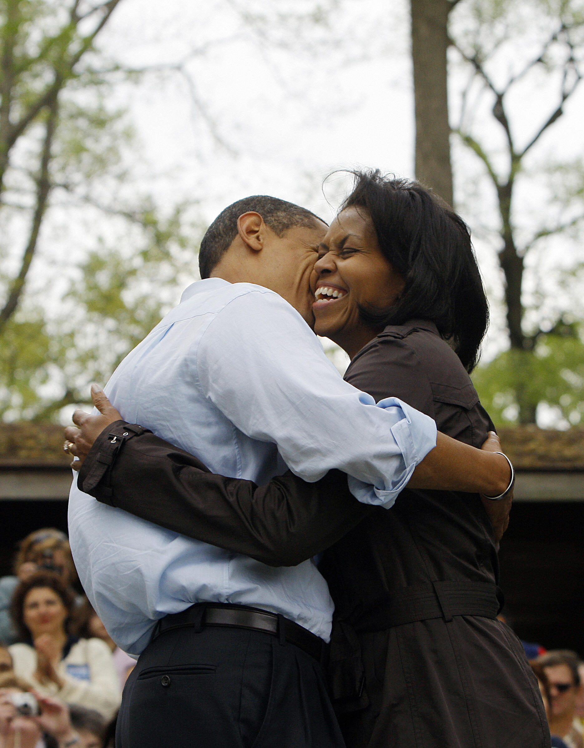 Barack and Michelle Obama hugging during a picnic at a park in Noblesville, Indiana, on May 3, 2008. | Source: Getty Images
