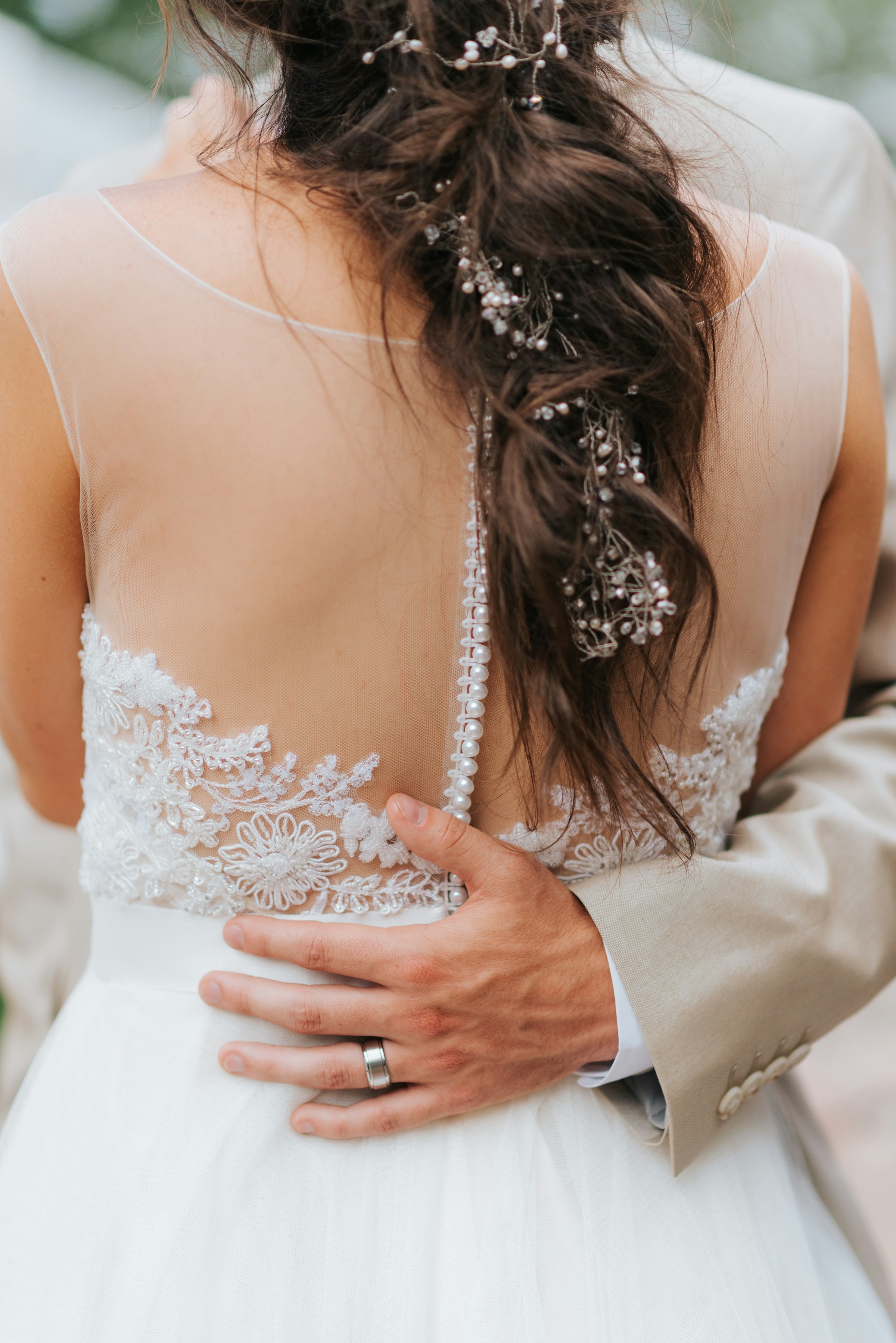 Close-up of a groom embracing his bride | Source: Unsplash